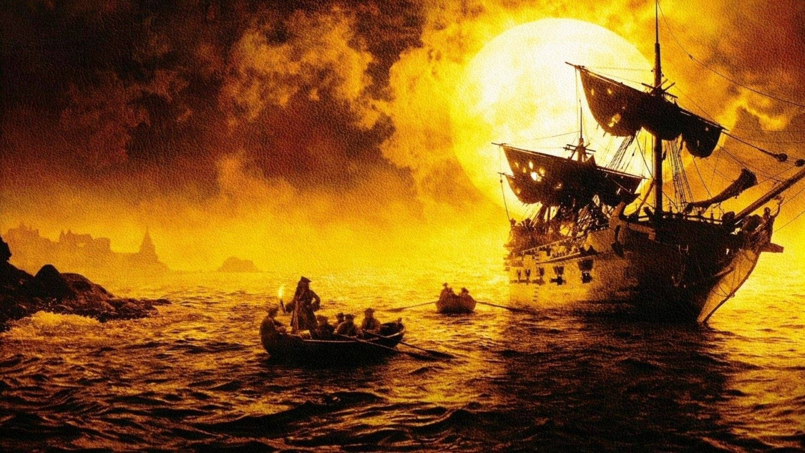 海盜 桌布 壁紙 — 一艘戲劇性的海盜船和划艇剪影，映襯著波濤洶湧的海面上巨大的發光太陽。