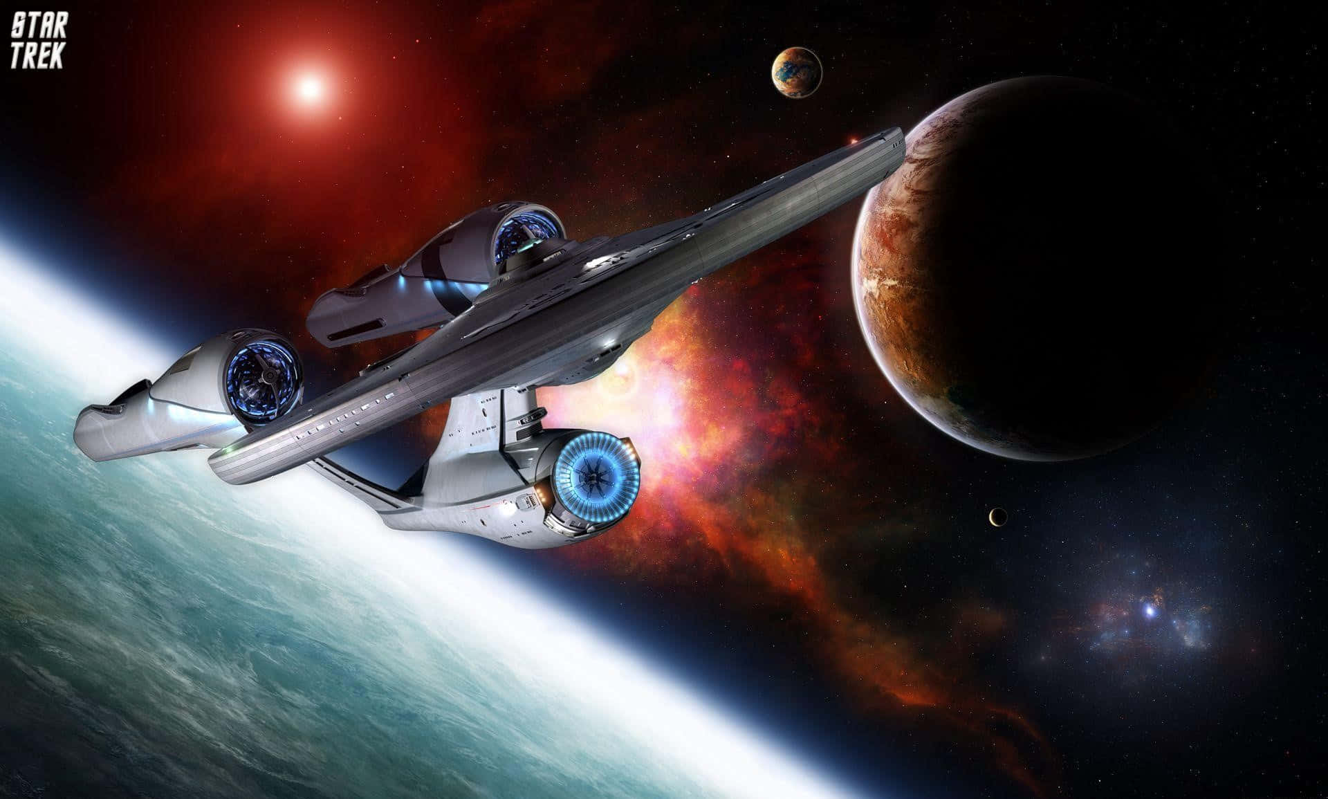 銀河 桌布 壁紙 — 一艘星際爭霸戰的星艦在充滿活力的宇宙雲層中滑行，靠近一顆背景有發光紅色太陽的行星。