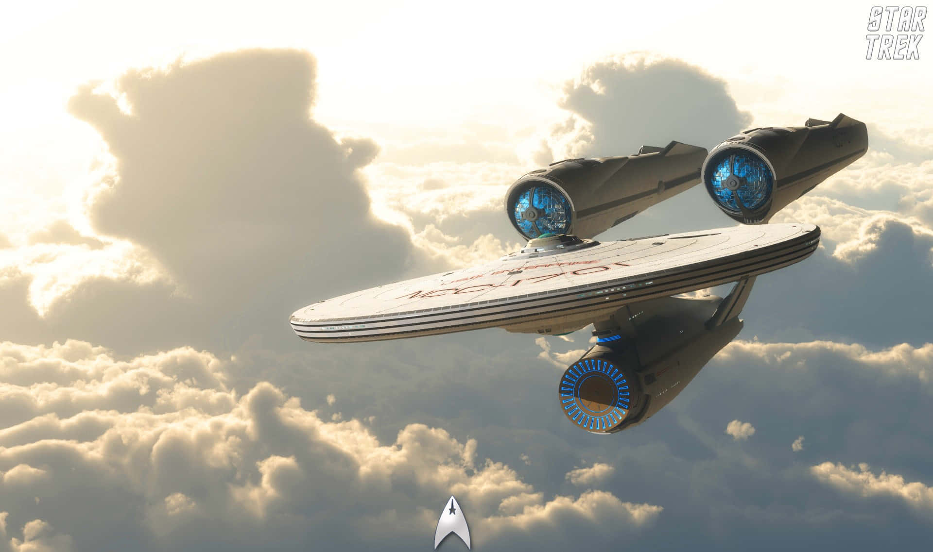 Starship 桌布 壁紙 — 一艘星際迷航的星艦在金色雲層中滑行，藍色發光引擎映襯著明亮的天空。