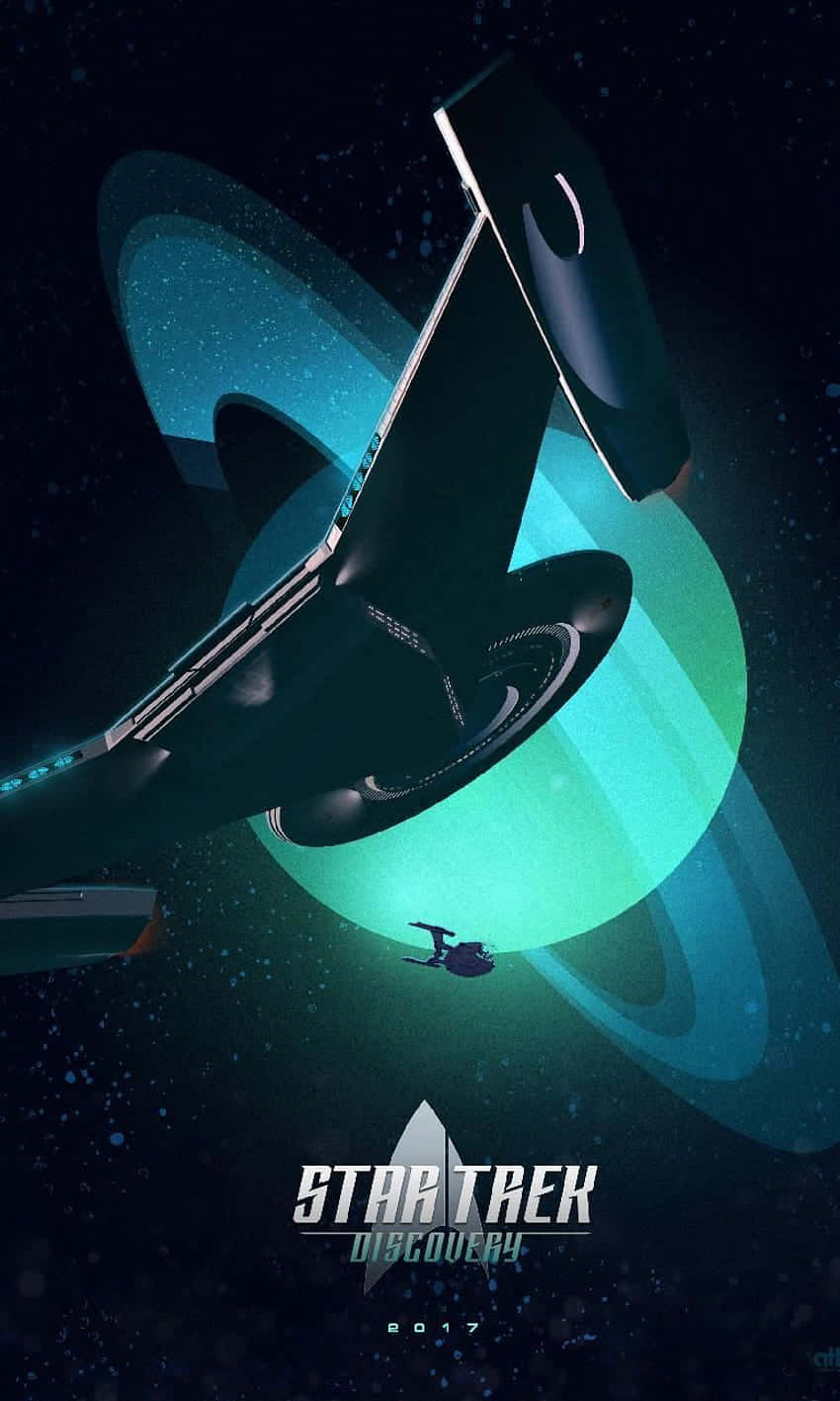 星際爭霸戰：發現號飛船在深空中環繞一顆帶有光環的發光行星。 — 星際爭霸戰 GIF 壁紙