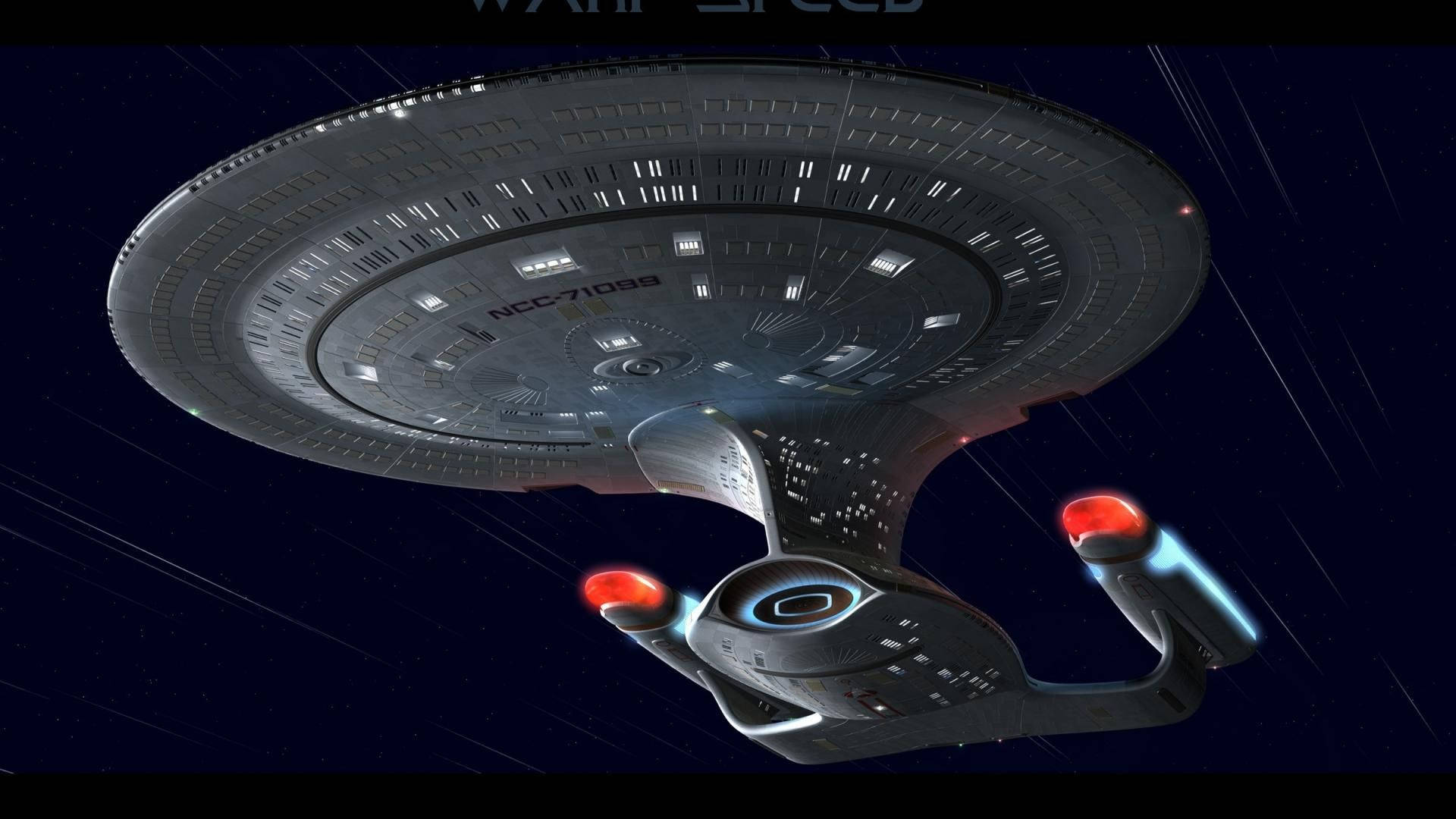 D 桌布 壁紙 — 一艘時尚的星際艦隊星艦，帶有發光的紅色引擎艙，以曲速穿過佈滿星星的虛空。