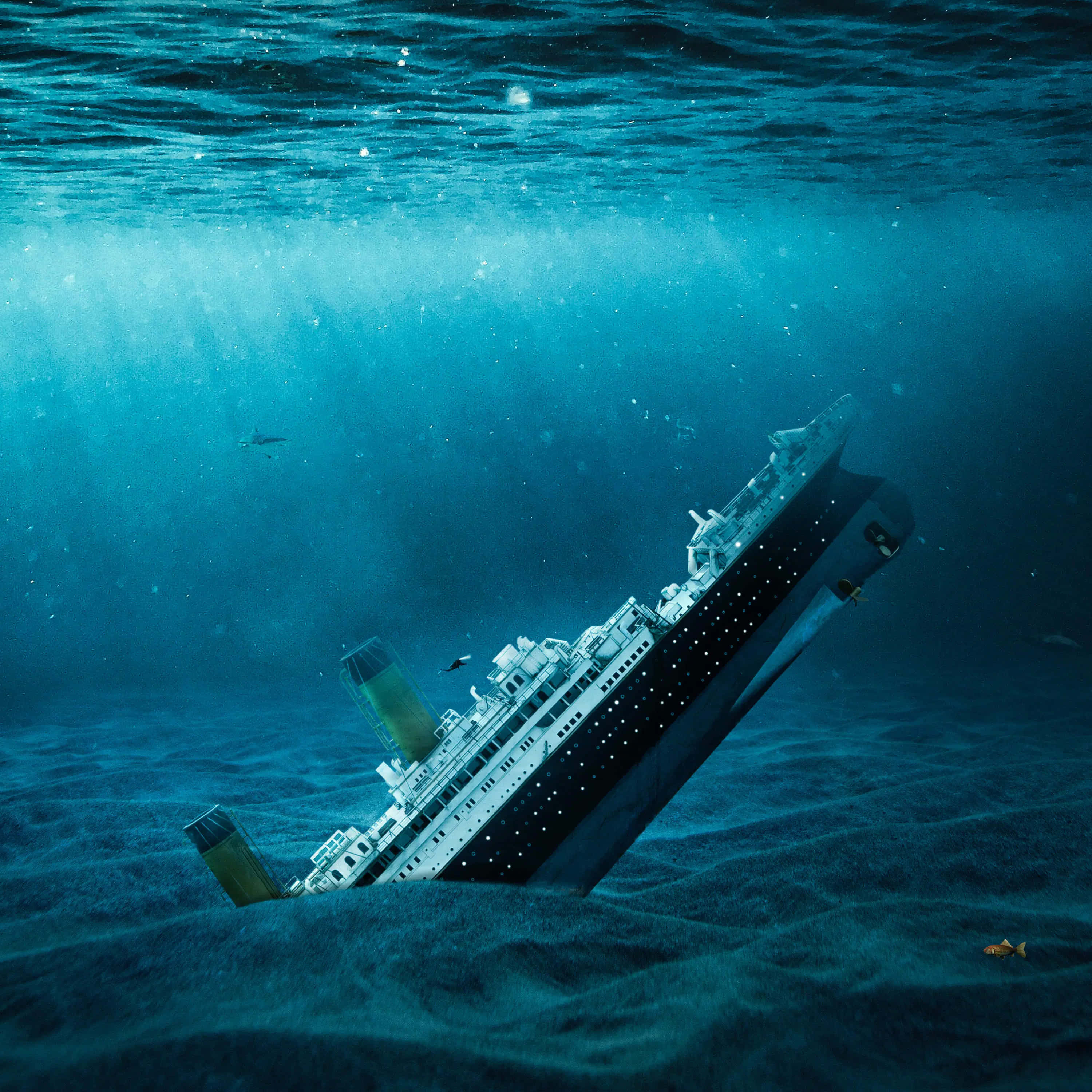 船 桌布 壁紙 — 一艘沉沒的遠洋郵輪傾斜地躺在深藍色海水下的海床上，陽光從上方過濾而下。