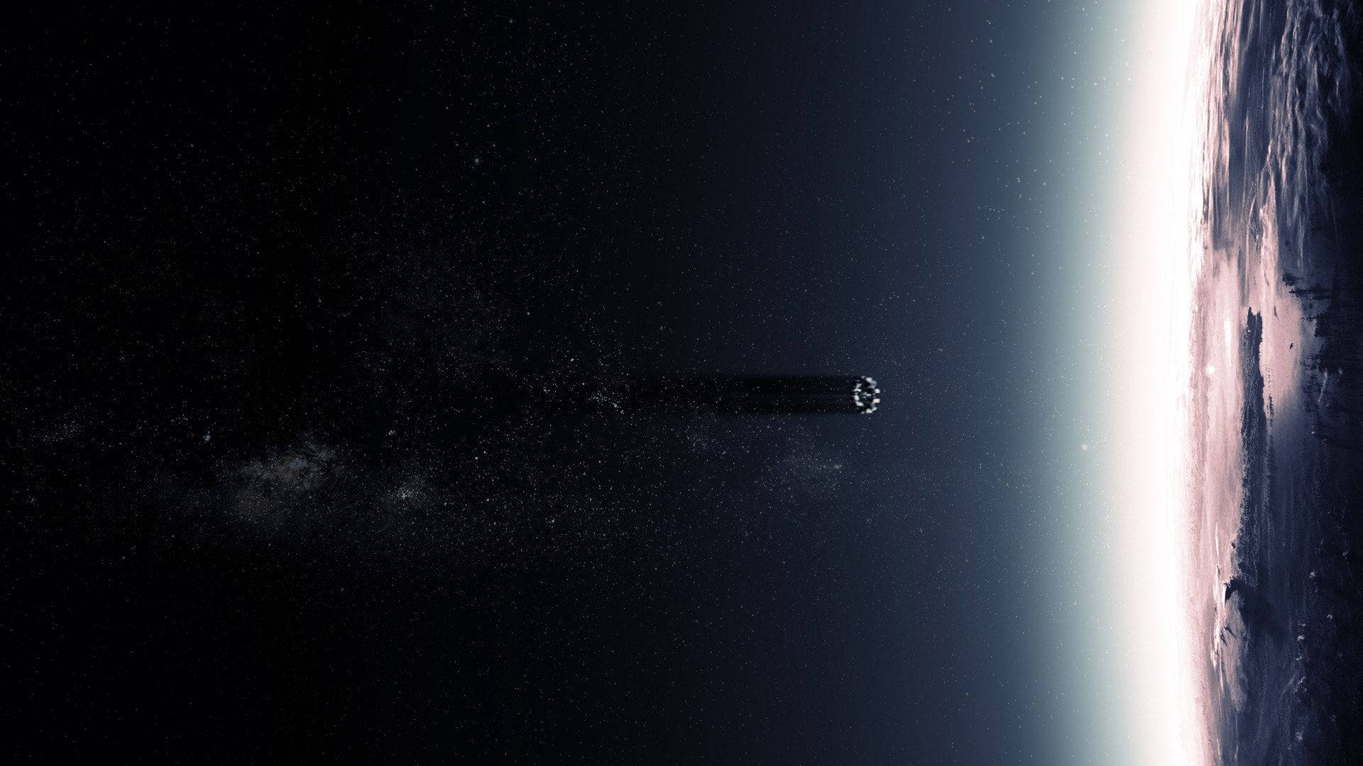 星際效應 桌布 壁紙 — 一艘流線型太空船在星光熠熠的太空中，沿著行星發光的曲線滑行。
