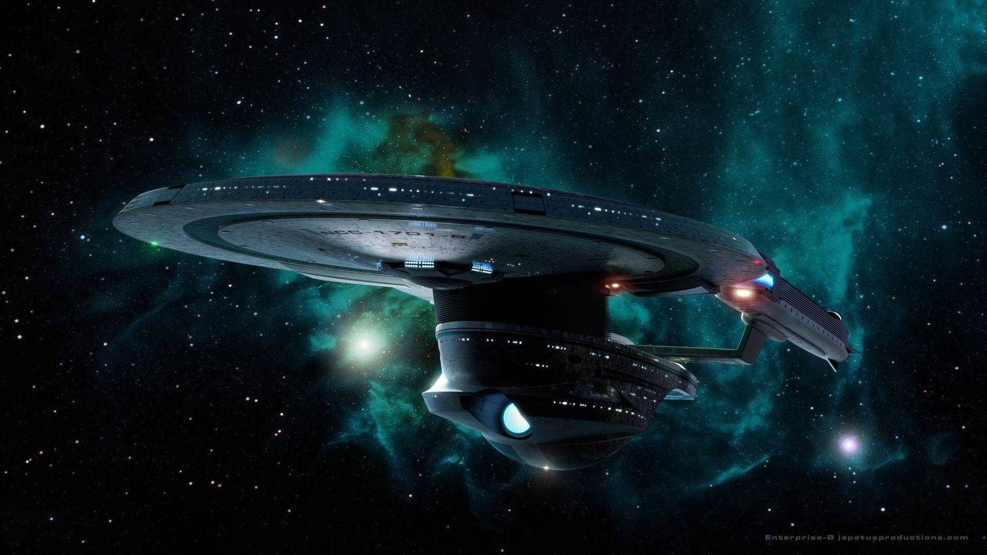 星際爭霸戰 桌布 壁紙 — 一艘流線型星艦在充滿發光恆星和宇宙塵埃的充滿活力的青綠色星雲中滑行。