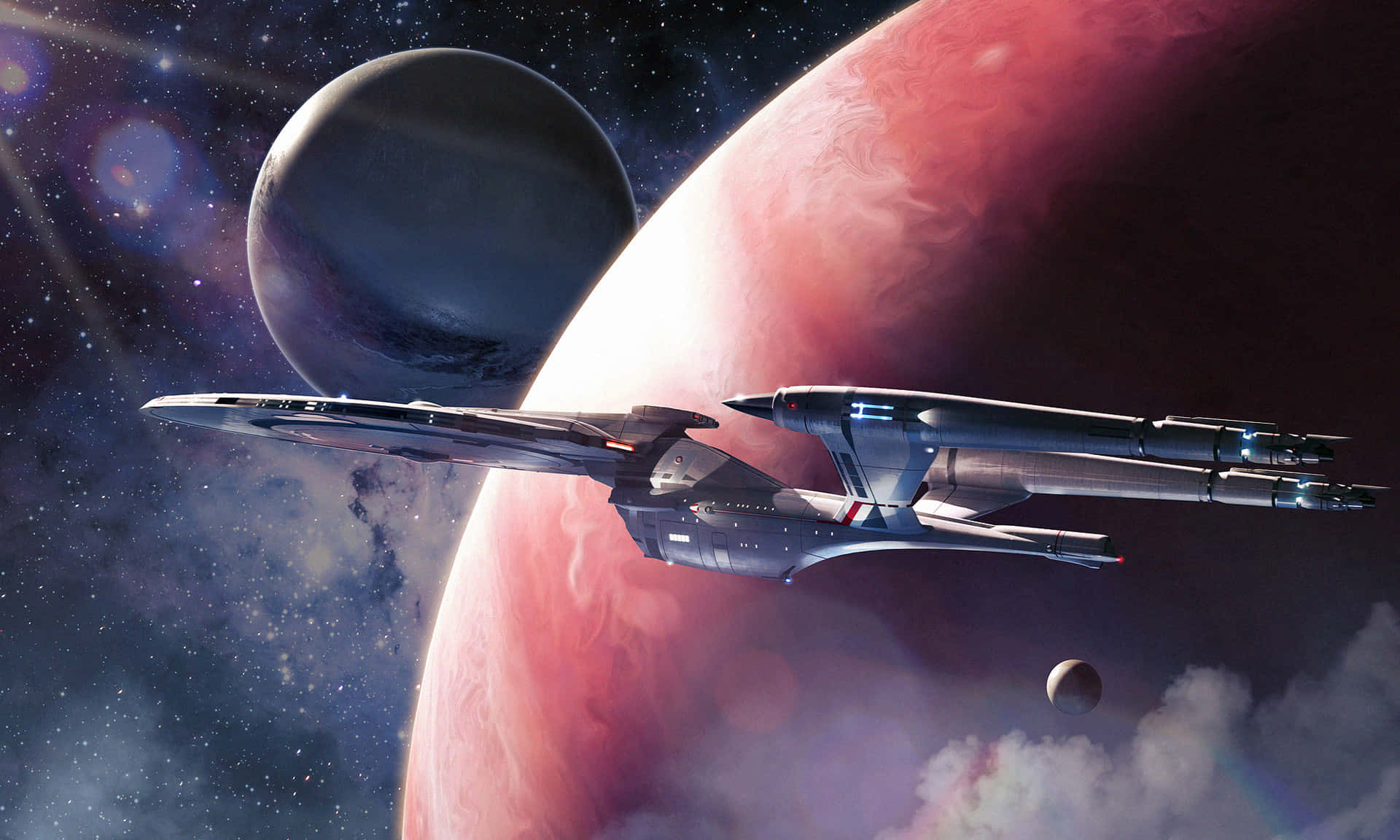 Starship 桌布 壁紙 — 一艘流線型星際飛船滑過一個巨大的紅色行星，周圍有旋轉的雲層和一個黑暗的衛星，在繁星點點的宇宙中。