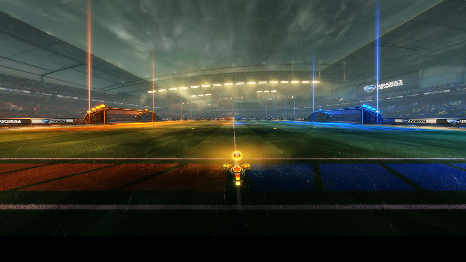 HD Rocket League 桌布 壁紙 — 一艘發光的氣墊船在戲劇性的體育場燈光和雨中，在霓虹燈照亮的體育場賽道上競速。