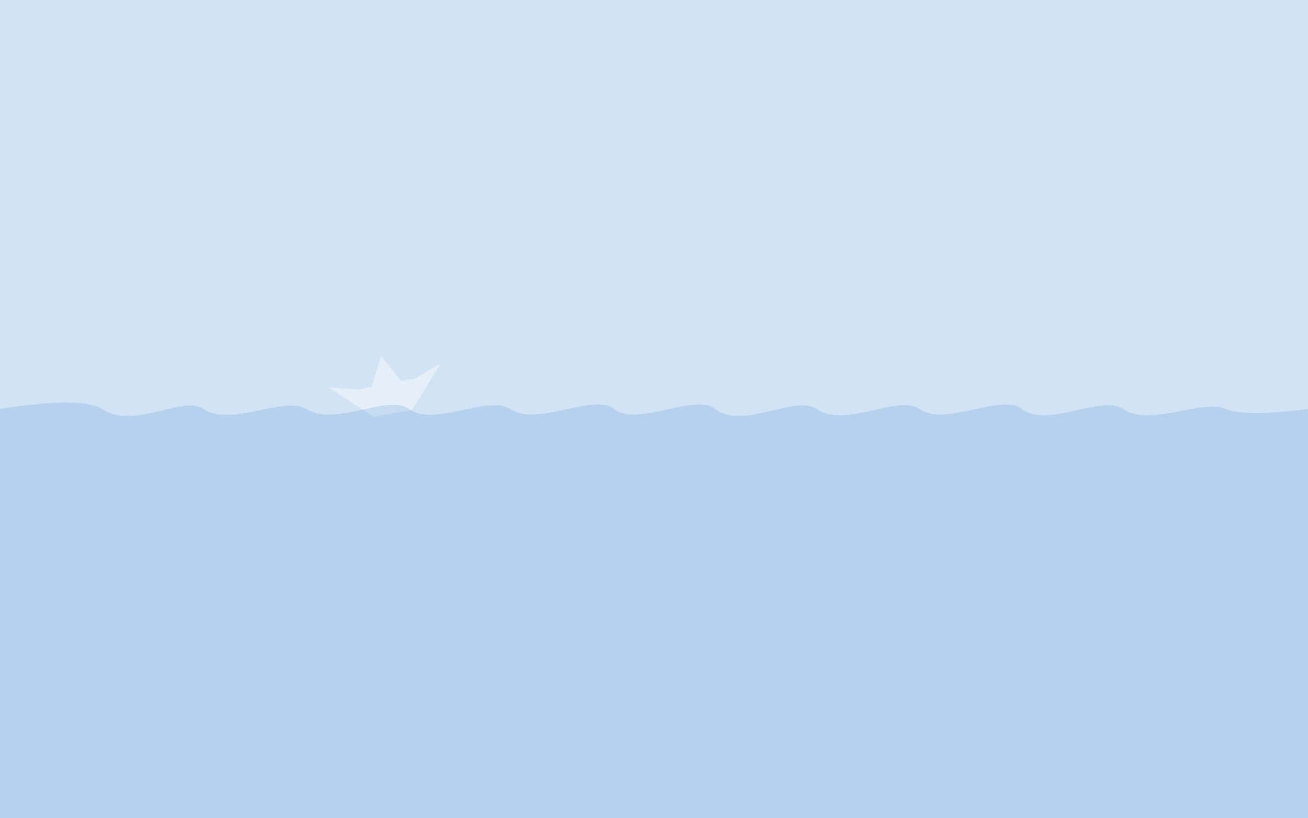 Pastel Blue Aesthetic Desktop 桌布 壁紙 — 一艘簡約風格的白色紙船在柔和天空下平靜的淺藍色海面上靜靜漂浮。