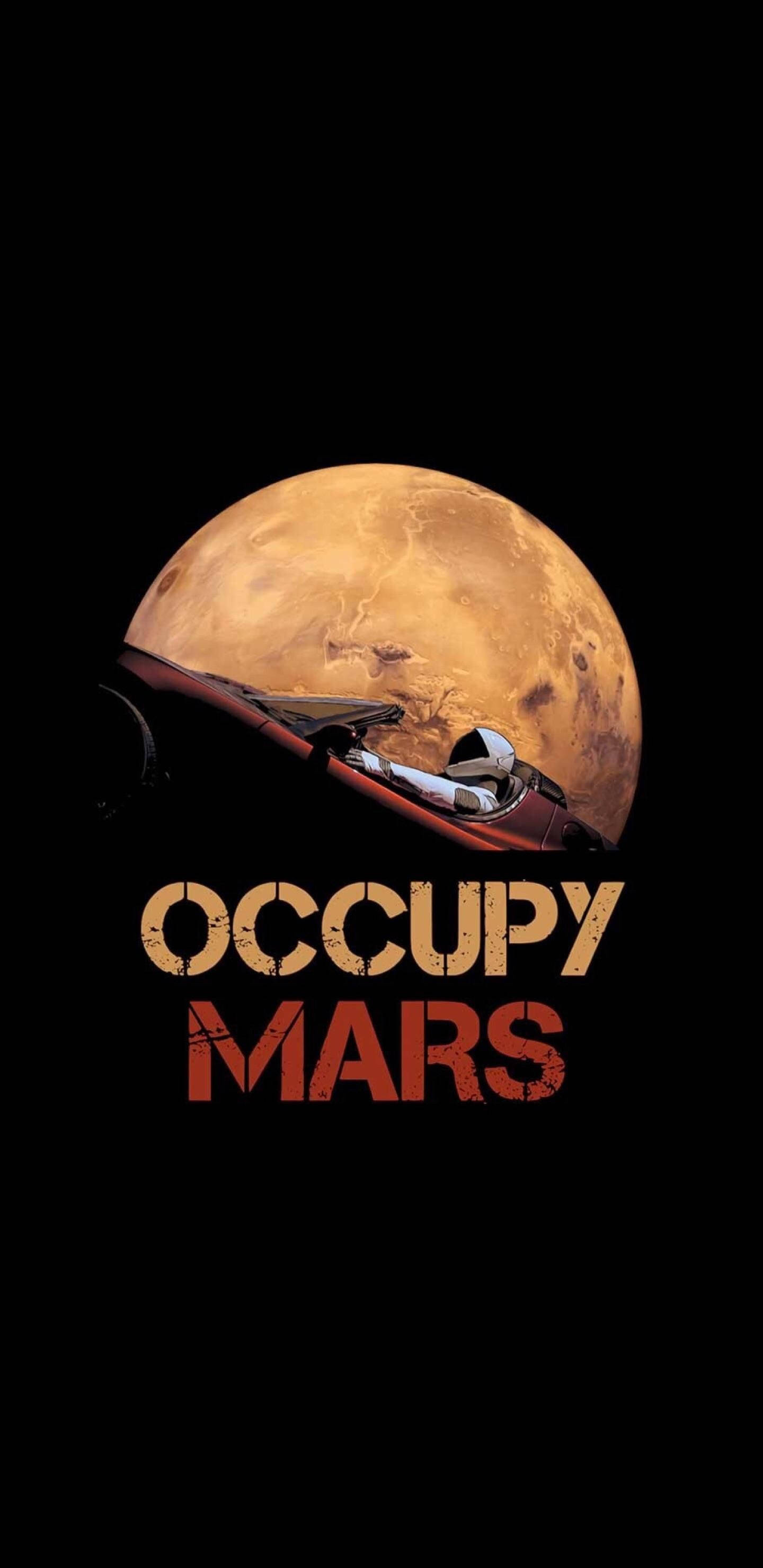 Mars iPhone 桌布 壁紙 — 一艘紅色太空船飛過一個巨大的生鏽火星，並在黑色太空背景下有粗體文字寫著occupy mars。