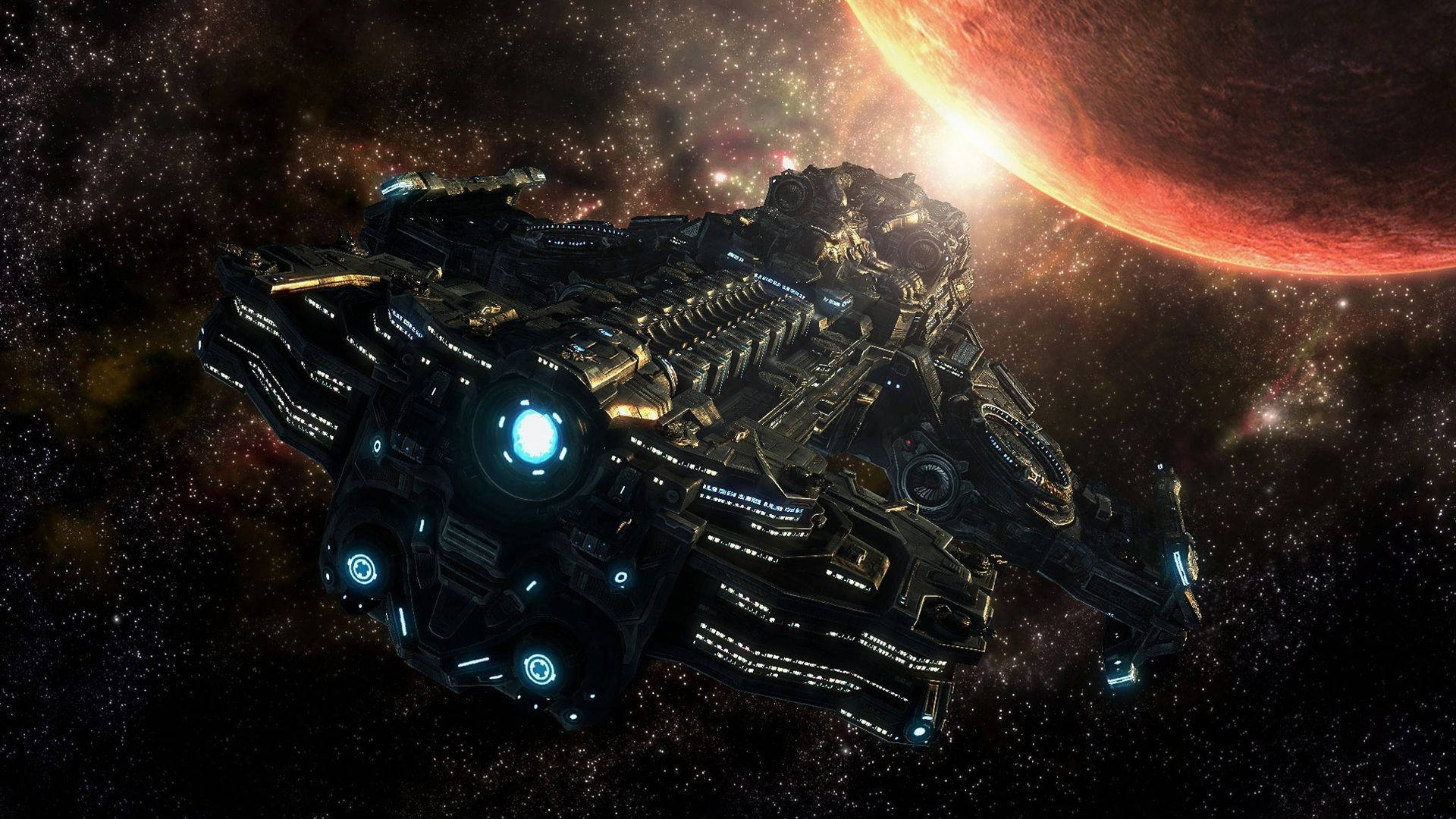 Starcraft 桌布 壁紙 — 一艘細節豐富的未來太空船，帶有發光的藍色燈光，在星空中飛行，靠近一個巨大的橙色行星。