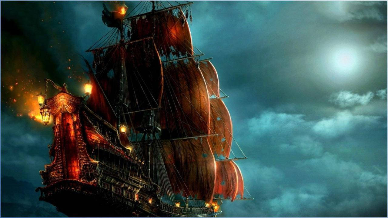 海盜 桌布 壁紙 — 一艘雄偉的海盜船，掛著發光的燈籠，在月光下航行，天空中有烏雲和飛舞的火花。