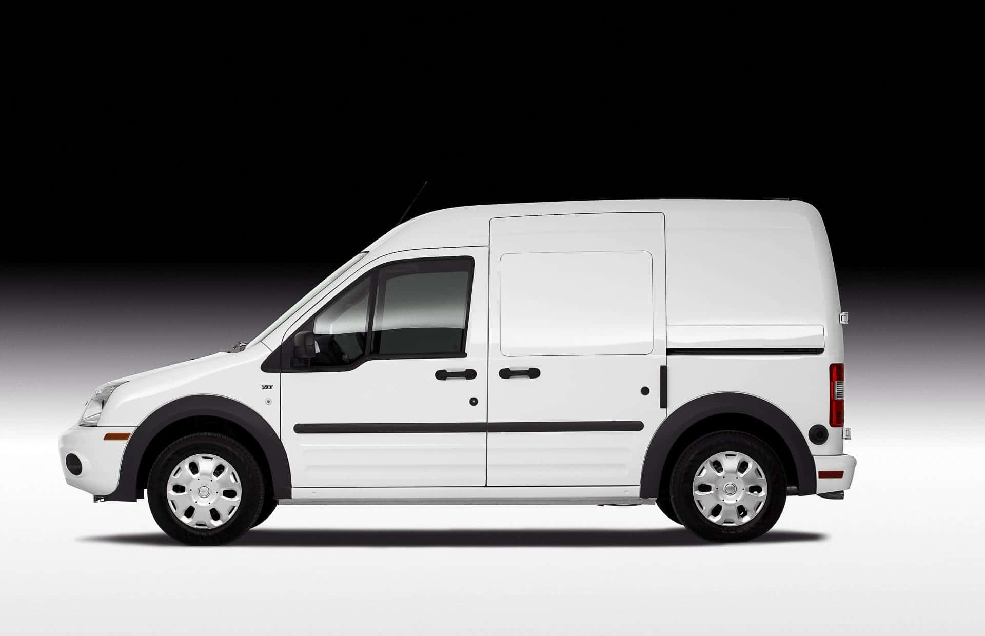 Ford Transit 桌布 壁紙 — 一輛乾淨的白色貨車在鮮明的黑白漸變背景上以側面展示。