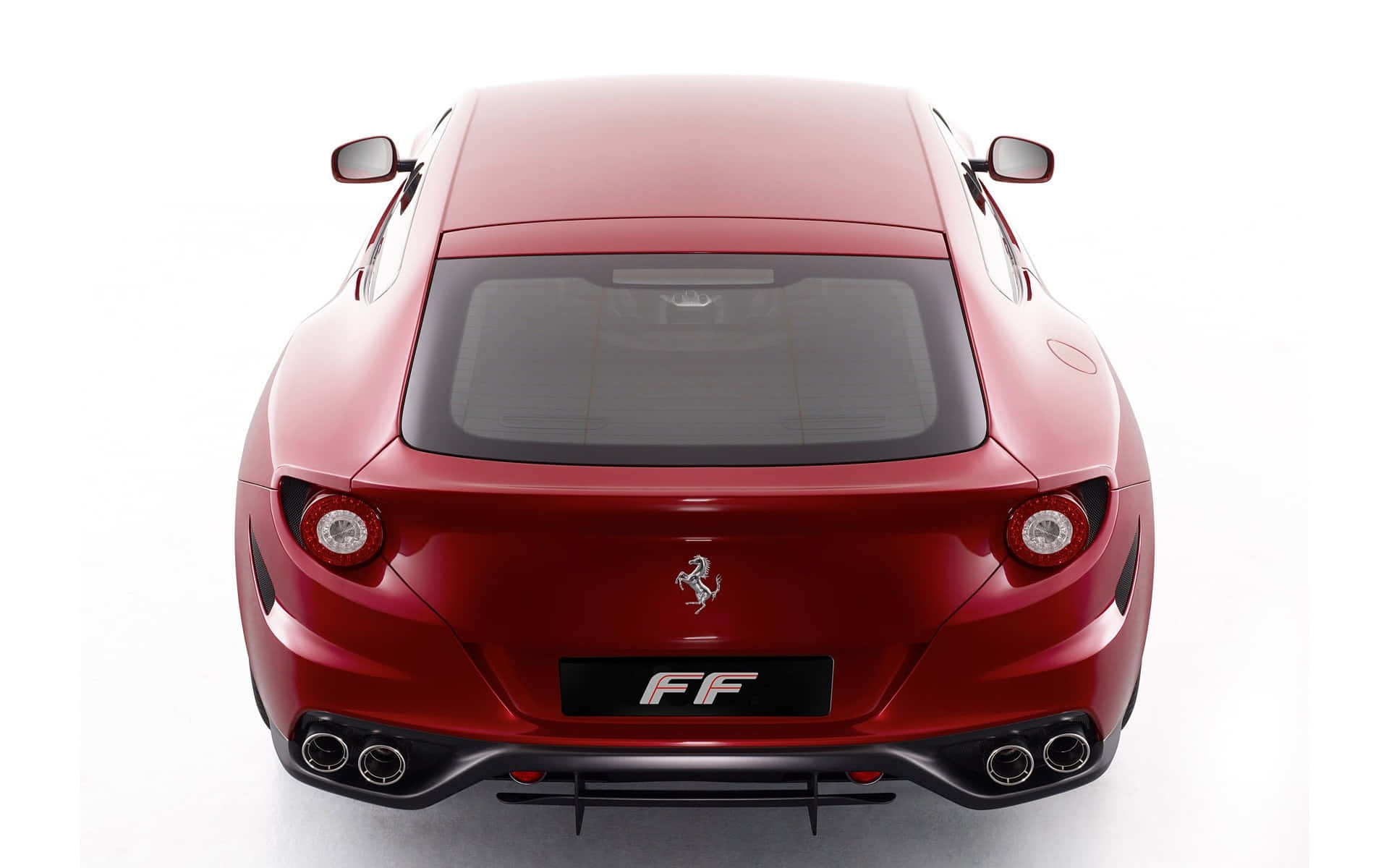 Ferrari Ff 桌布 壁紙 — 一輛亮紅色法拉利FF從正後方觀看，背景為純白色。