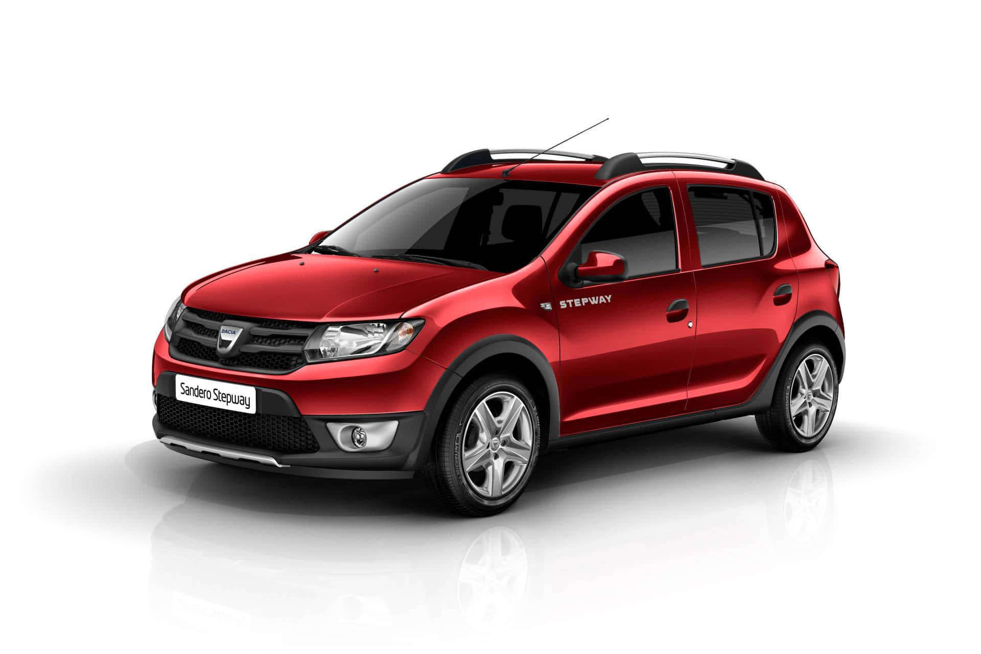 Dacia 桌布 壁紙 — 一輛亮紅色的Dacia Sandero Stepway SUV停在潔淨燈光下的白色反光攝影棚地板上。