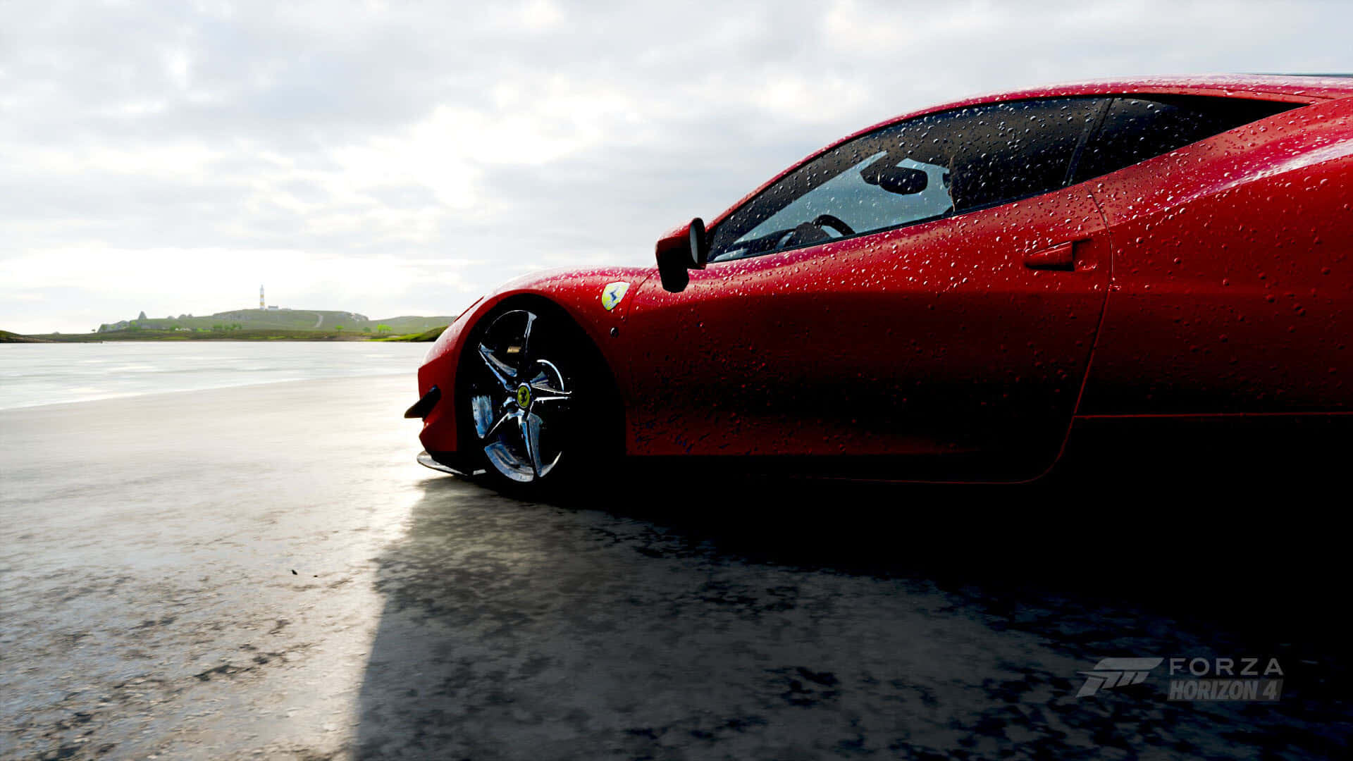 1920x1080 Forza Horizon 4 桌布 壁紙 — 一輛亮麗的紅色法拉利跑車在潮濕的瀝青路面上停泊，雨滴閃爍，天空多雲。