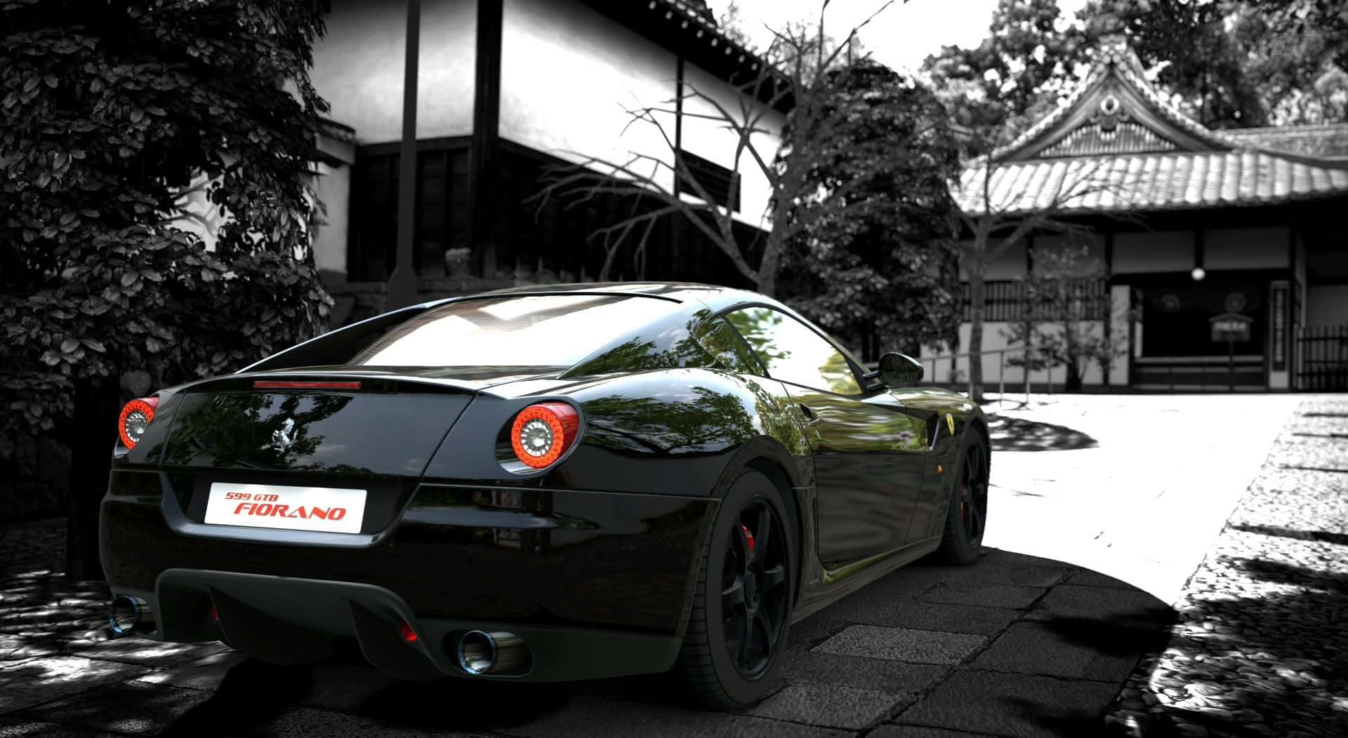 Ferrari 599 Gtb Fiorano 桌布 壁紙 — 一輛亮黑色法拉利 599 GTB Fiorano 停泊在傳統日本建築前的石磚上，樹木投下陰影。
