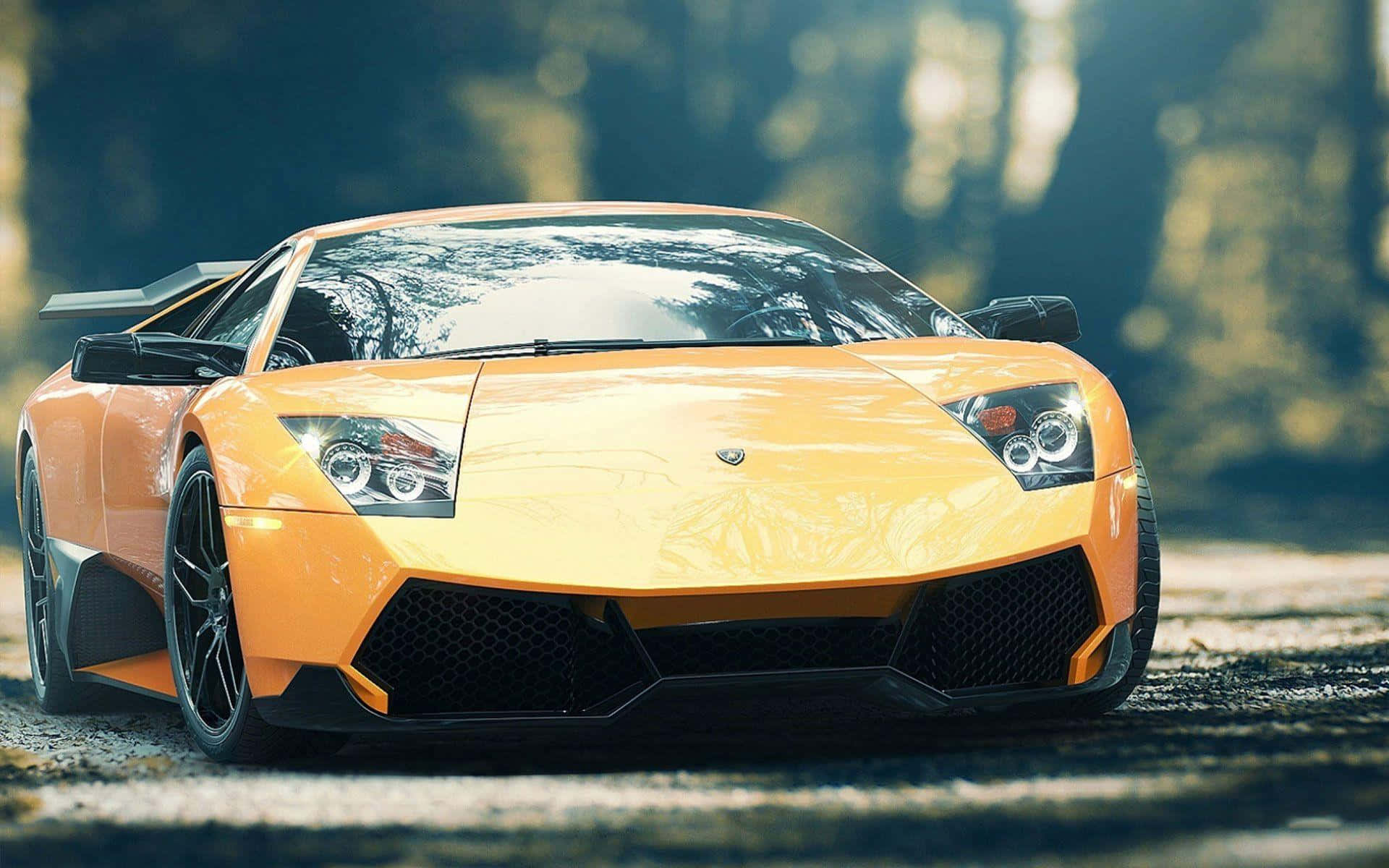 Top 10 Car 桌布 壁紙 — 一輛充滿活力的橙色藍寶堅尼跑車在穿過森林的斑駁陽光下閃閃發光。