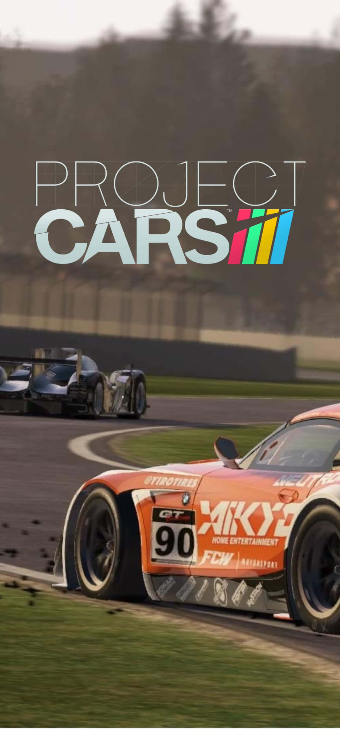 iPhone Xs Project Cars 桌布 壁紙 — 一輛充滿活力的橙色賽車，號碼90，在賽道上飛馳，其他流線型賽車緊隨其後。