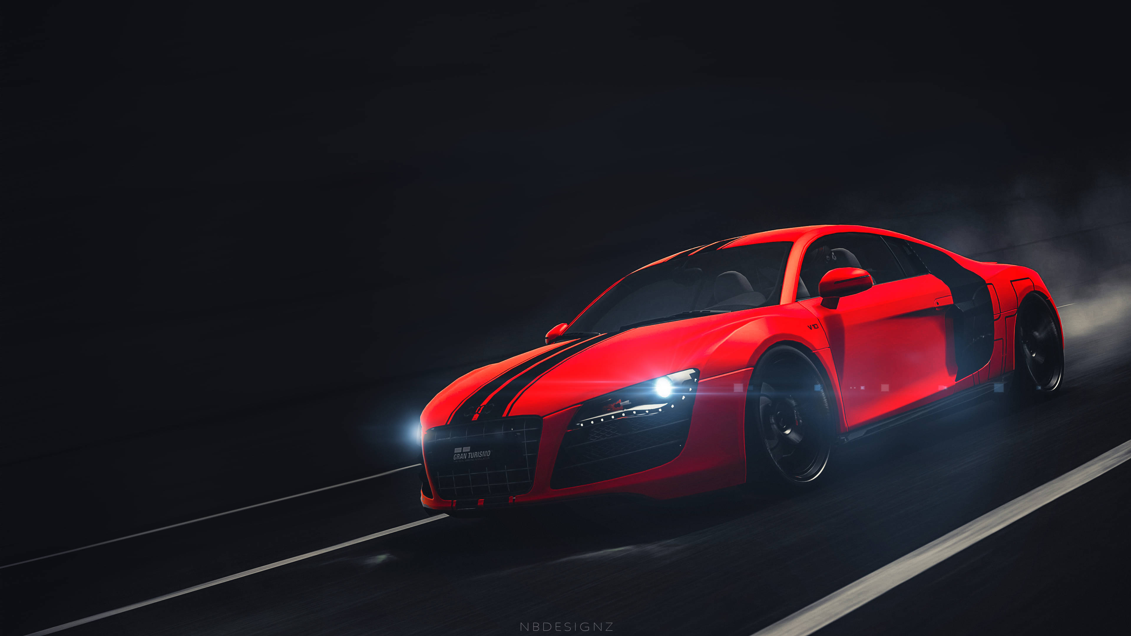 R8 桌布 壁紙 — 一輛充滿活力的紅色跑車在黑暗潮濕的道路上漂移，車頭燈閃爍，在戲劇性的燈光下揚起霧狀煙霧。