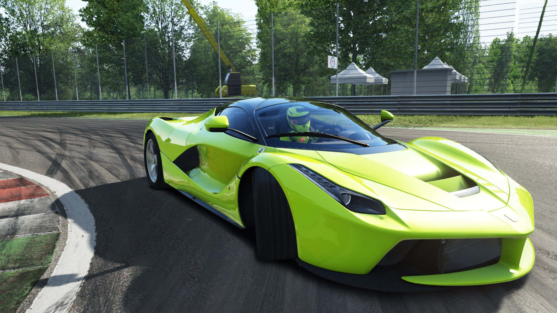 Ferrari Laferrari 桌布 壁紙 — 一輛充滿活力的萊姆綠色法拉利 LaFerrari 在陽光明媚的賽道彎道上奔馳，背景是茂密的綠色樹木。