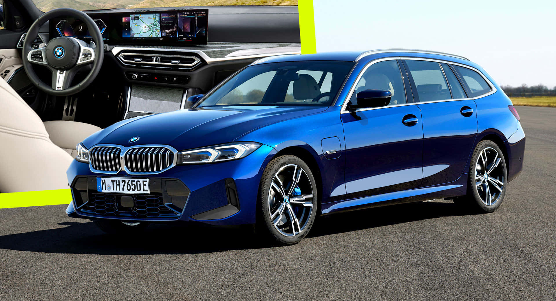 Bmw 3 Series 桌布 壁紙 — 一輛充滿活力的藍色BMW電動旅行車停在柏油路上，分屏顯示其時尚內飾和數位儀表板。