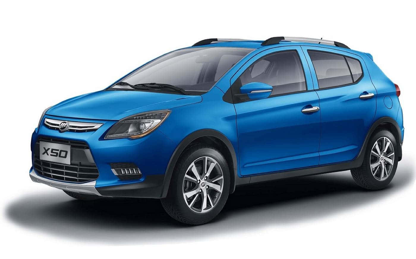 Lifan 桌布 壁紙 — 一輛充滿活力的藍色緊湊型SUV，線條流暢，配備銀色合金輪圈，在潔白的攝影棚背景前蓄勢待發。