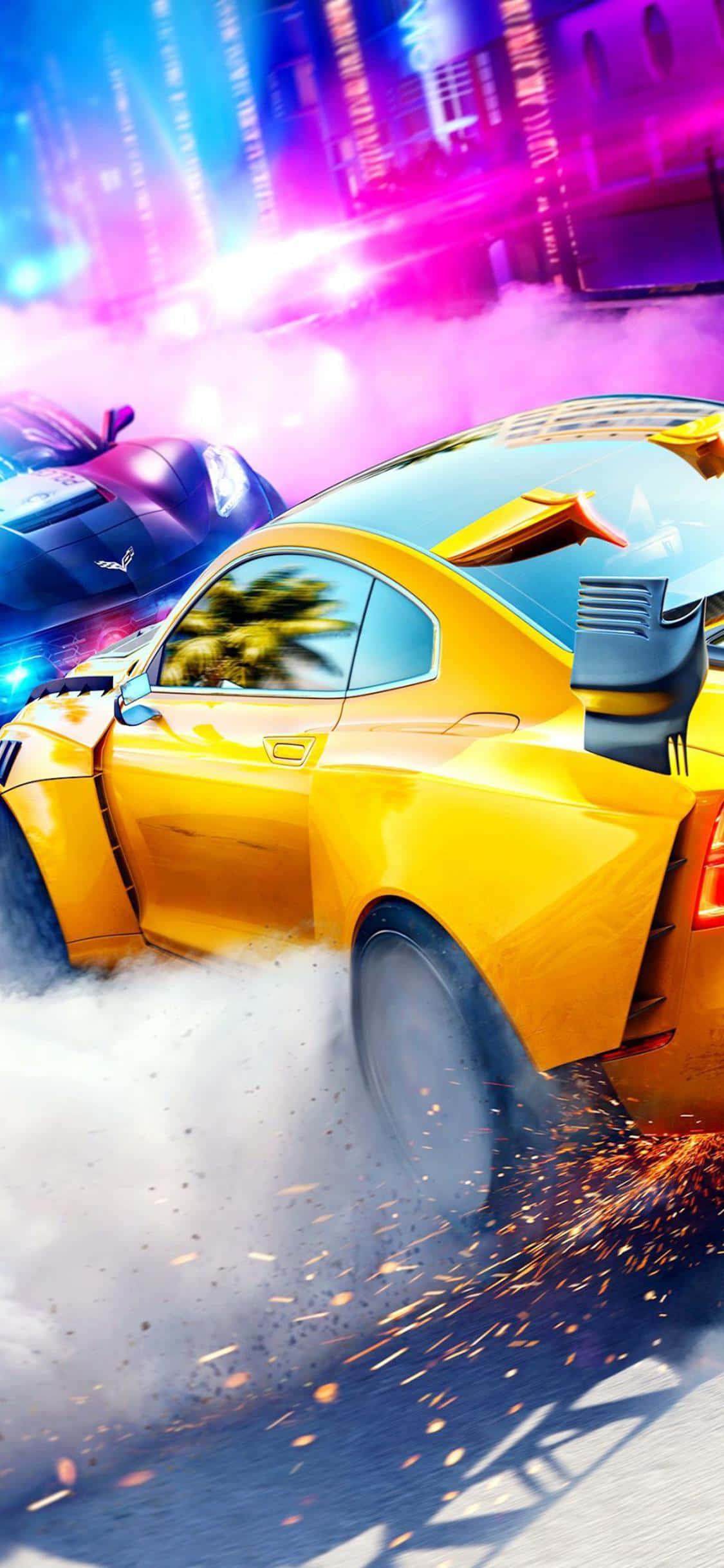 iPhone Xs Need For Speed Heat 桌布 壁紙 — 一輛充滿活力的黃色跑車在霓虹燈照亮的城市街道上飄移，揚起煙霧和火花。