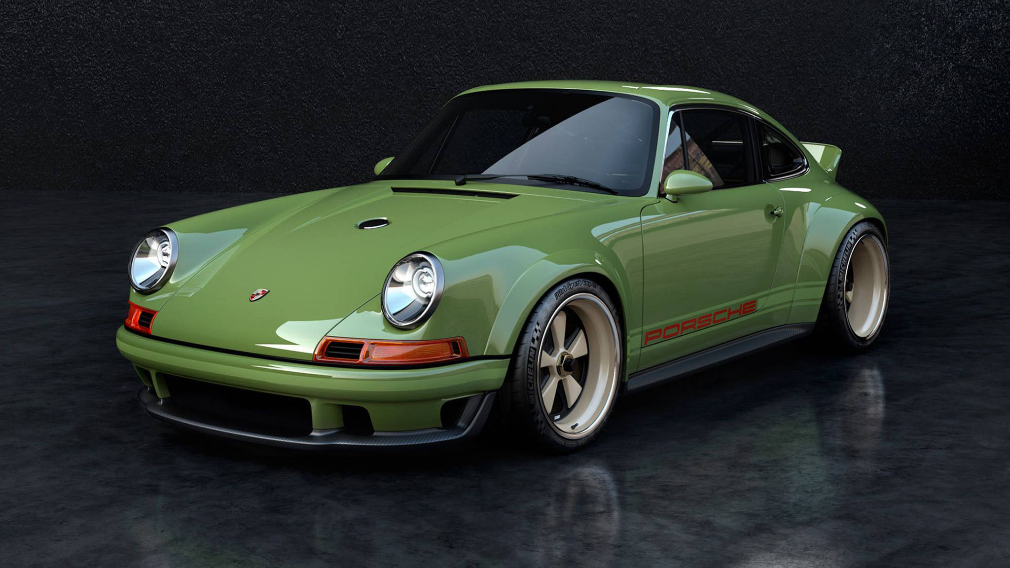 Singer 桌布 壁紙 — 一輛光亮的萊姆綠色保時捷911經典跑車，帶有紅色點綴和白色車輪，置於昏暗的攝影棚中。
