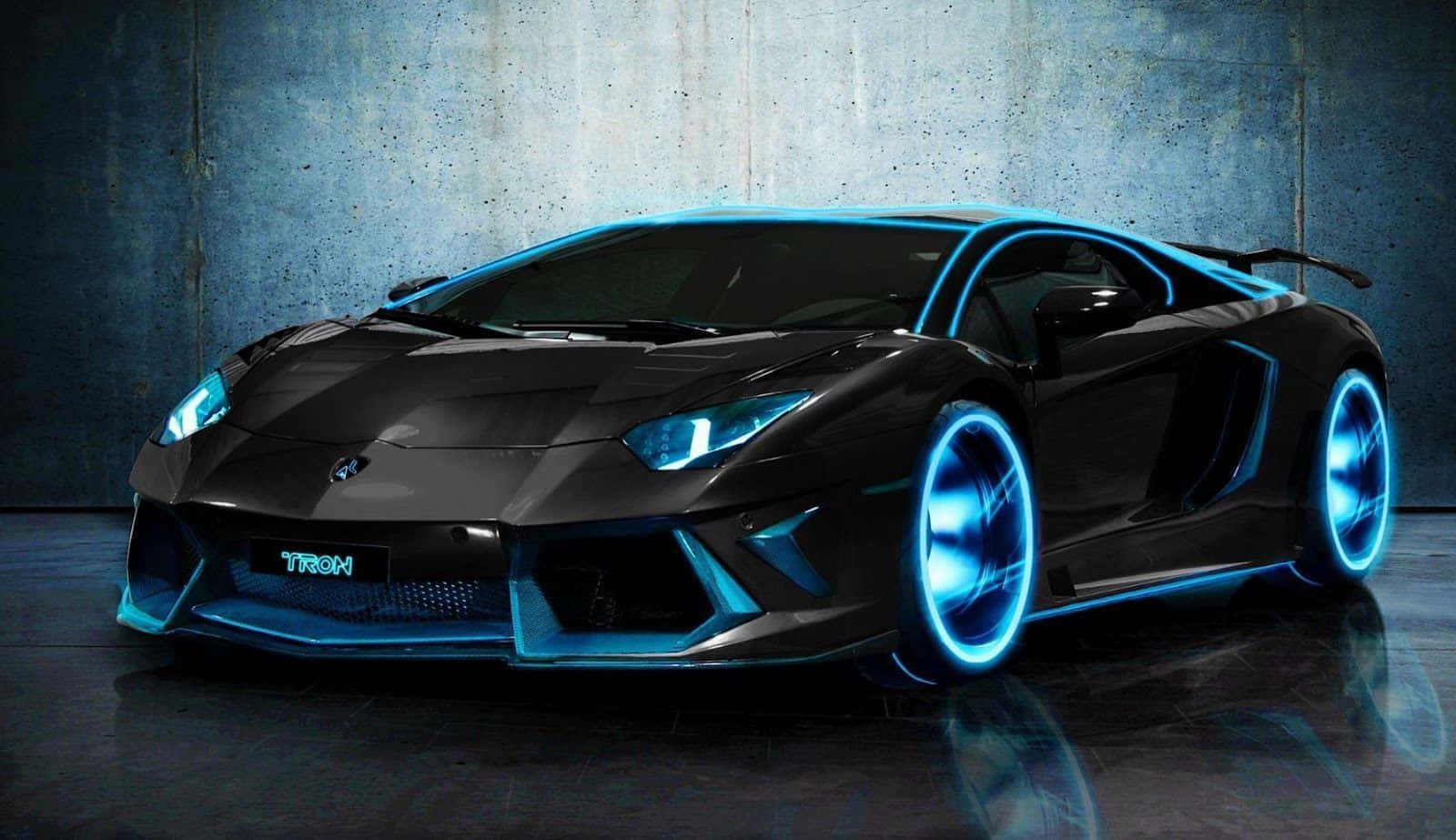 跑車 桌布 壁紙 — 一輛光滑的黑色藍寶堅尼 Aventador，帶有發光藍色霓虹燈飾和 'TRON' 車牌，停在昏暗的混凝土車庫中。