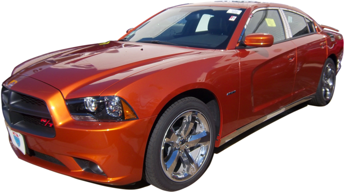 道奇 桌布 壁紙 — 一輛光澤的橙色道奇Charger RT轎車，配備鍍鉻輪圈和黑色飾邊，孤立地站在純白色背景前。