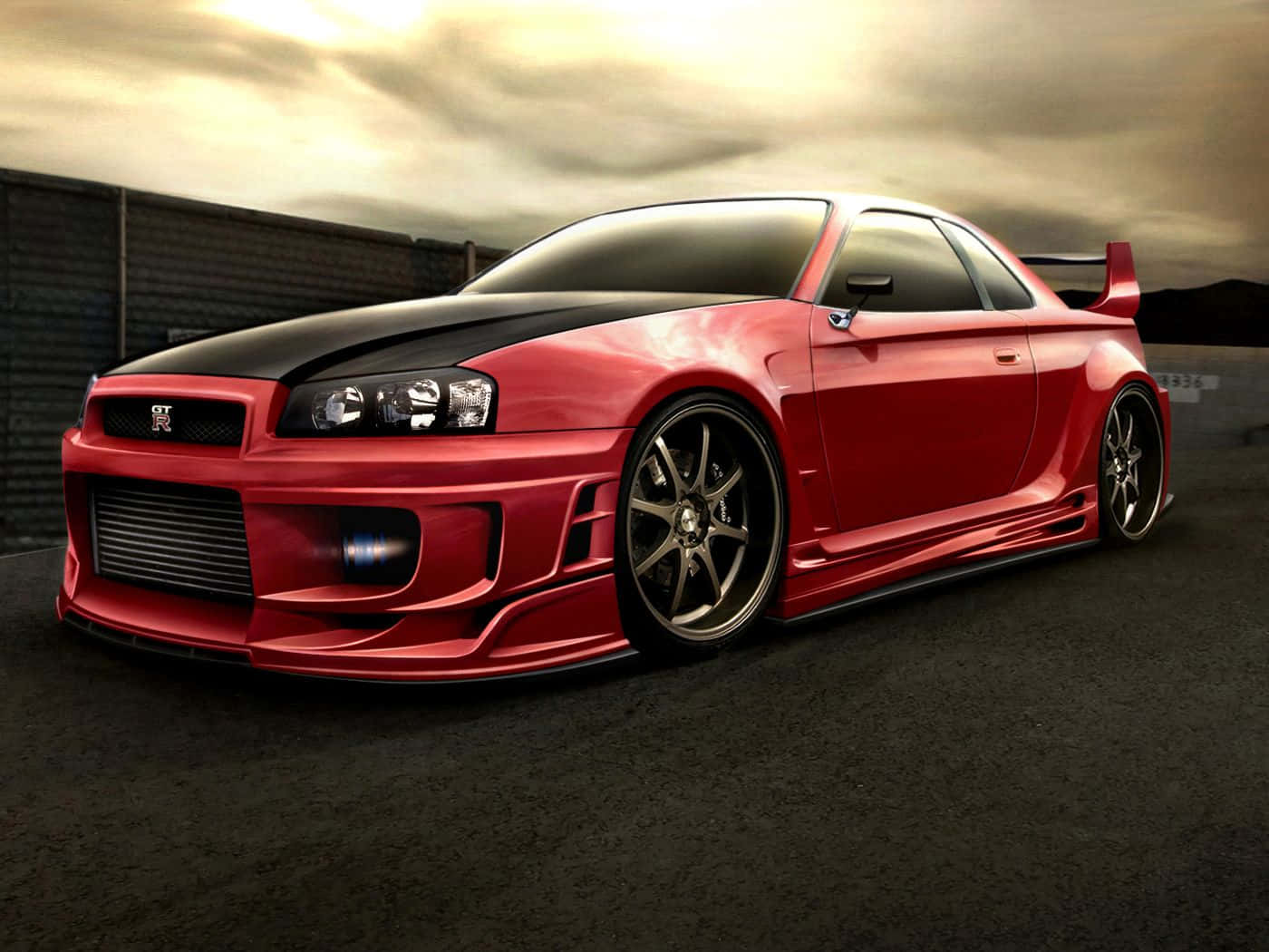 桌布 壁紙 — 一輛光澤的紅色和黑色改裝跑車，配備定制輪圈和後擾流板，停在多雲天空下的瀝青路面上。