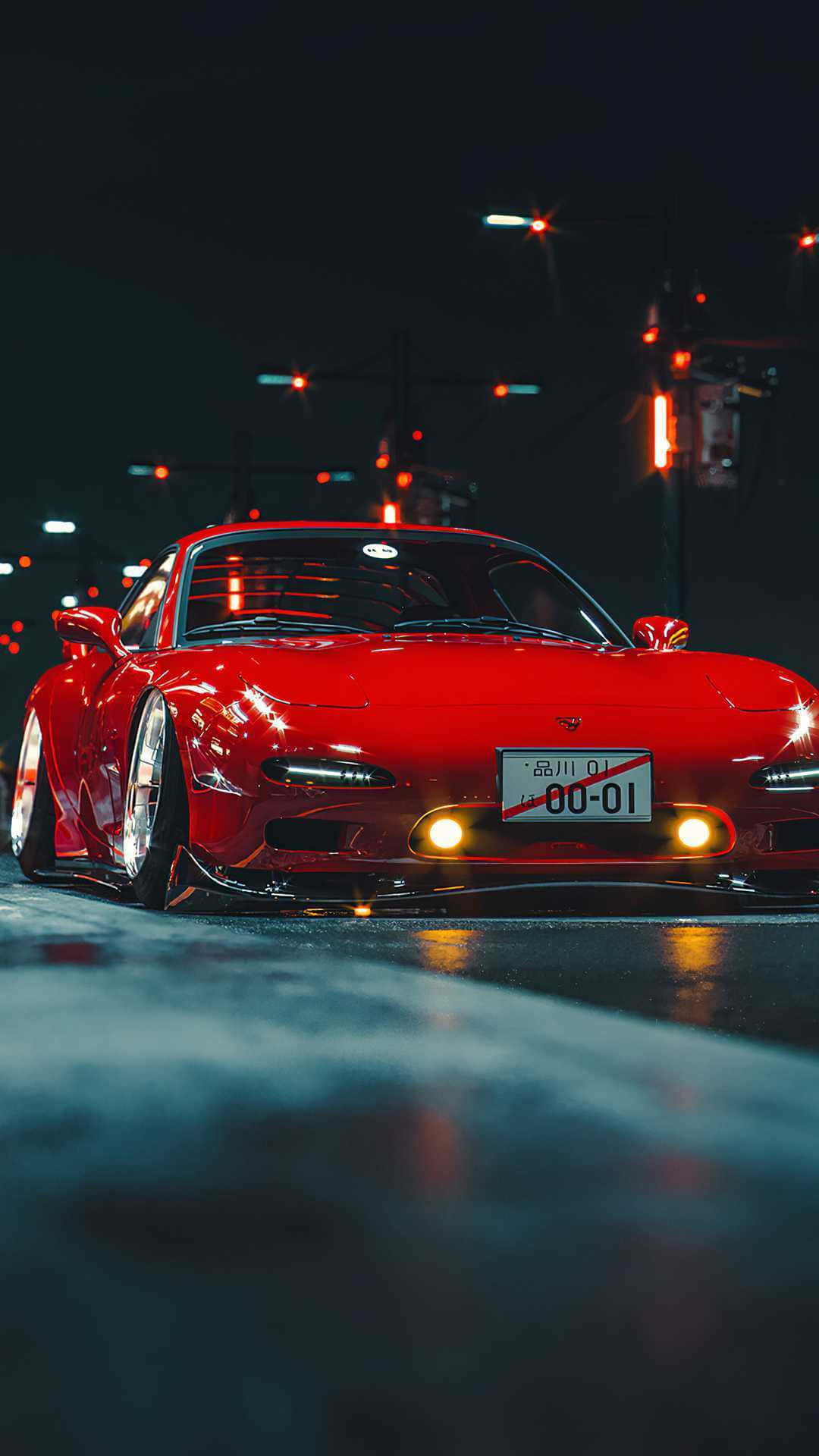 JDM 桌布 壁紙 — 一輛光澤的紅色馬自達RX-7跑車在夜間濕漉漉的城市街道上，在霓虹燈下閃閃發光。