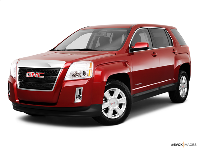 GMC 桌布 壁紙 — 一輛光澤紅色GMC Terrain SUV在攝影棚燈光下，以純白色背景展示。