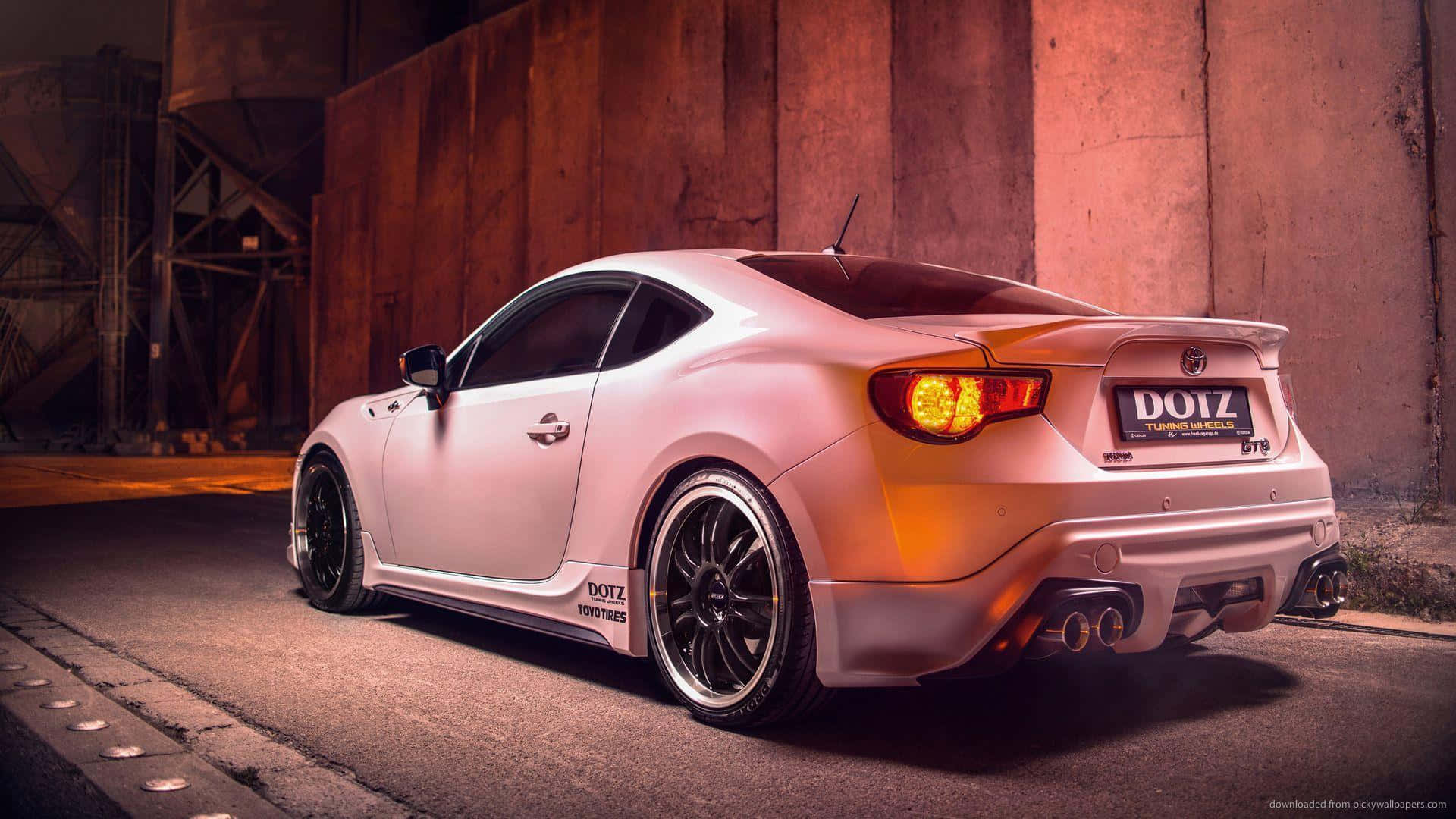 夜間停在工業小巷中的白色改裝跑車，帶有發光的尾燈。 — Toyota Supra Mk4 壁紙