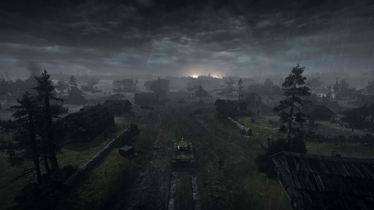720p Company Of Heroes 2 桌布 壁紙 — 一輛孤獨的坦克在陰沉多雲的天空下，穿過一個被雨水浸透、飽受戰爭蹂躪的村莊前進。