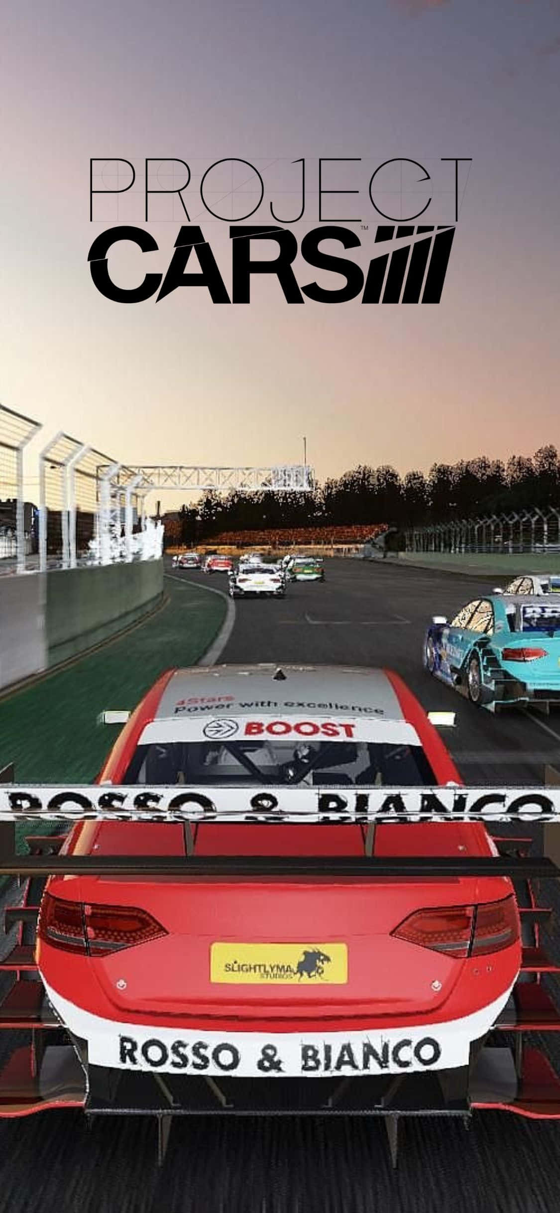 iPhone Xs Project Cars 桌布 壁紙 — 一輛帶有 'ROSSO & BIANCO' 品牌的紅色賽車在日落時分帶領車隊在蜿蜒的賽道上行駛，上方有 'PROJECT CARS III' 標題。