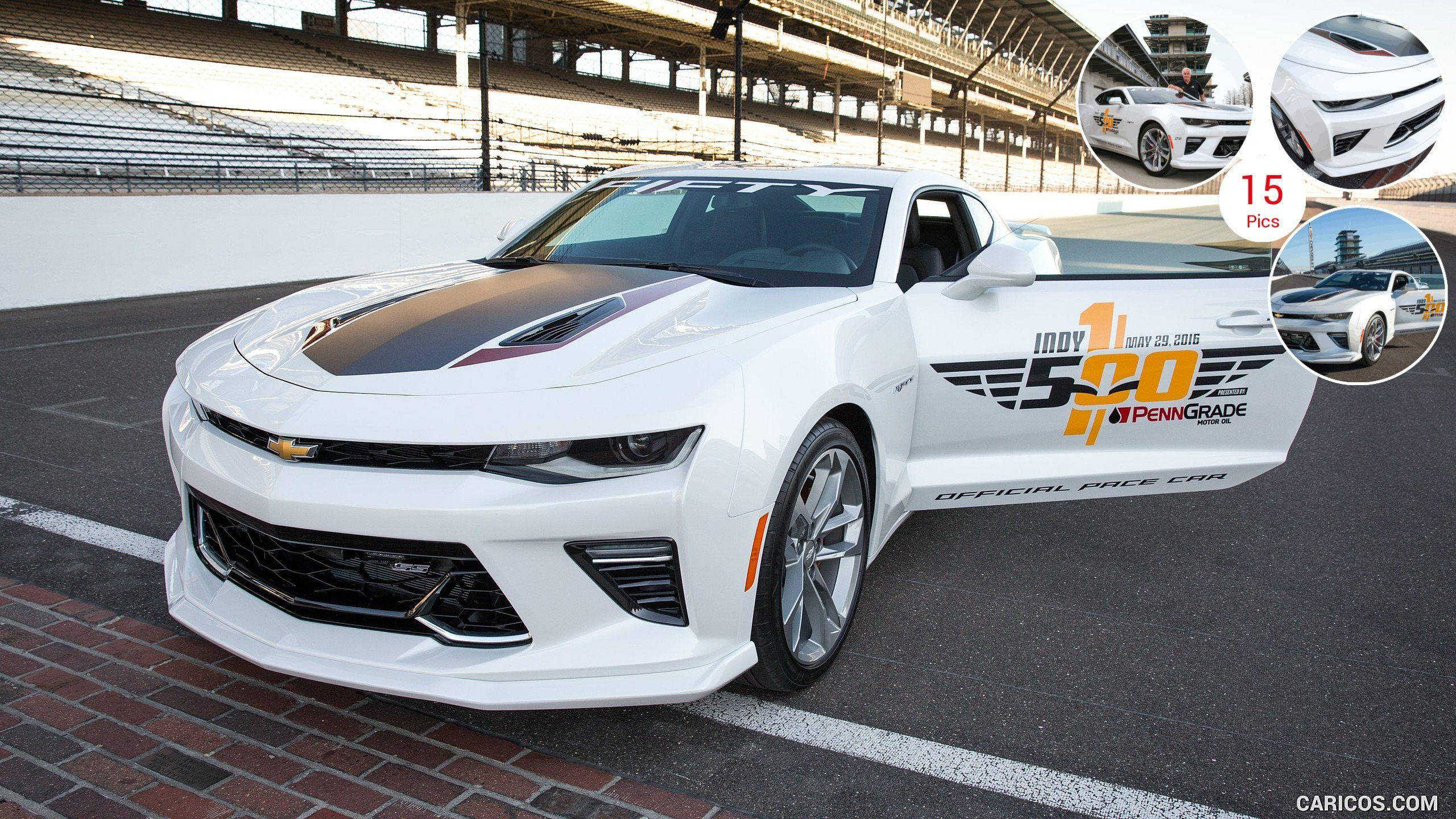 Indianapolis 桌布 壁紙 — 一輛帶有Indy 500貼紙的白色雪佛蘭Camaro領跑車停在賽道上，旁邊是空無一人的看台。
