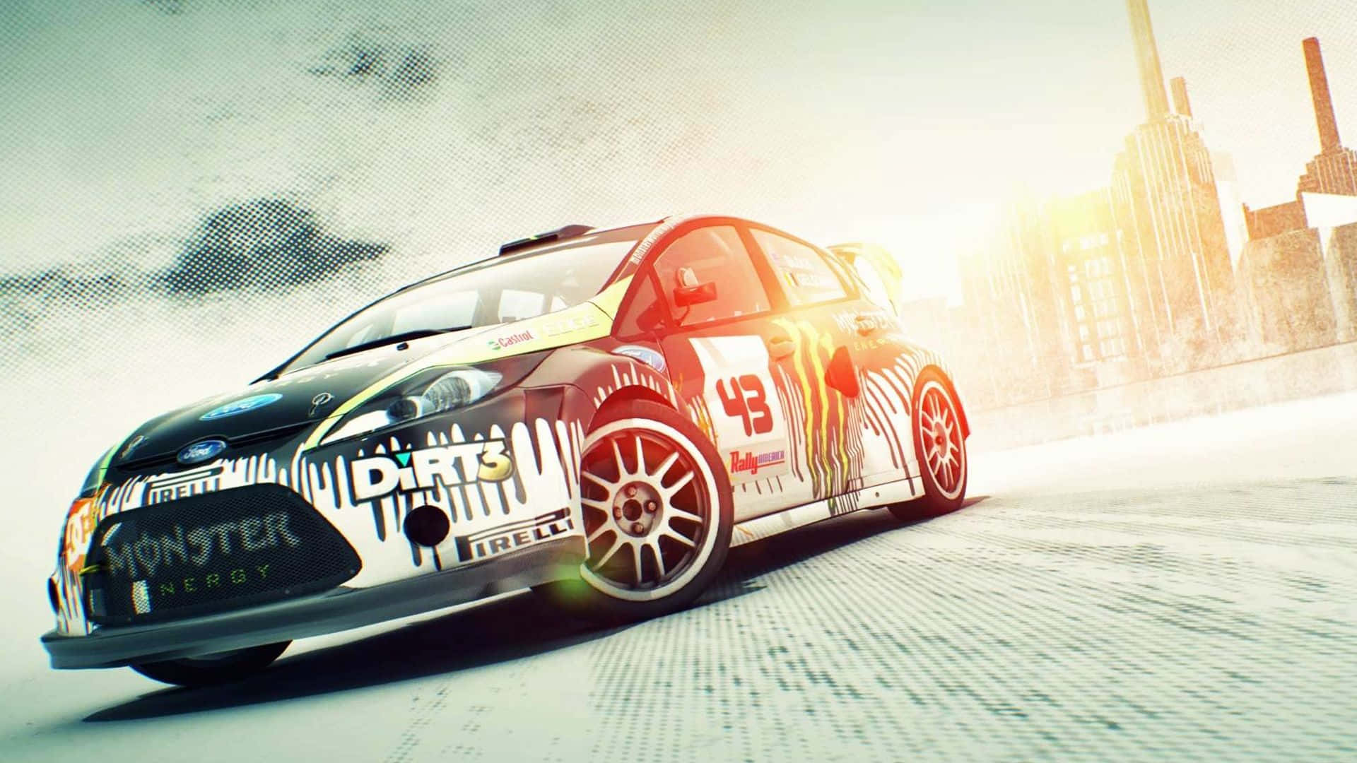 1080p Dirt 3 桌布 壁紙 — 一輛帶有Monster Energy塗裝的拉力賽車在陽光普照的城市峽谷中疾馳，背景是高樓大廈。