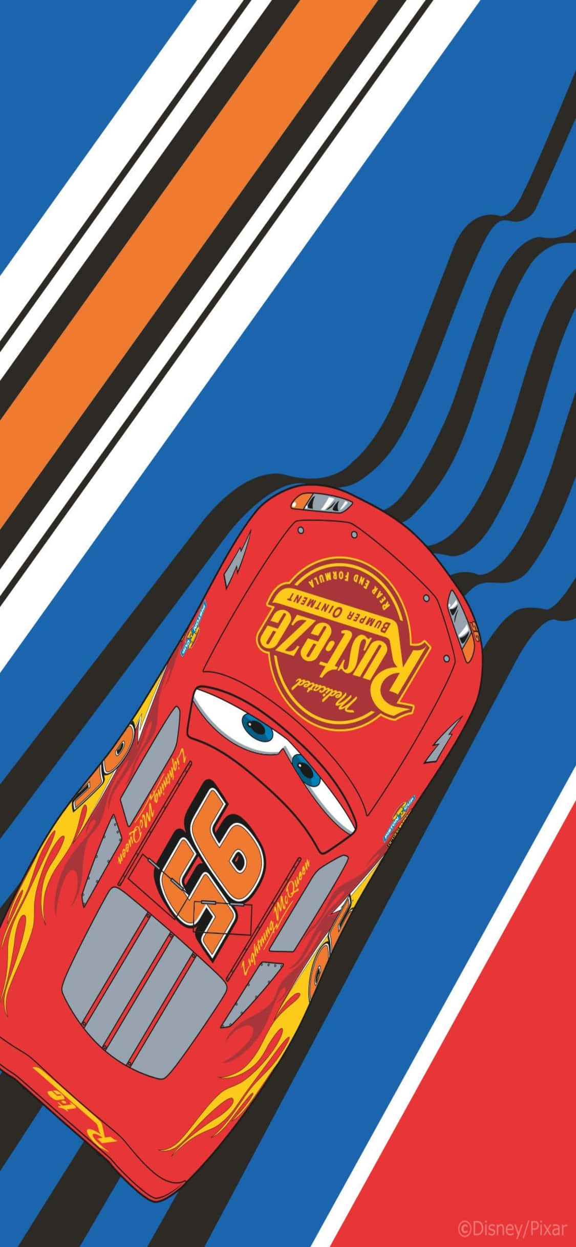 Lightning Mcqueen 桌布 壁紙 — 一輛帶有眼睛和95號的紅色動畫賽車在色彩繽紛的條紋賽道上疾馳。