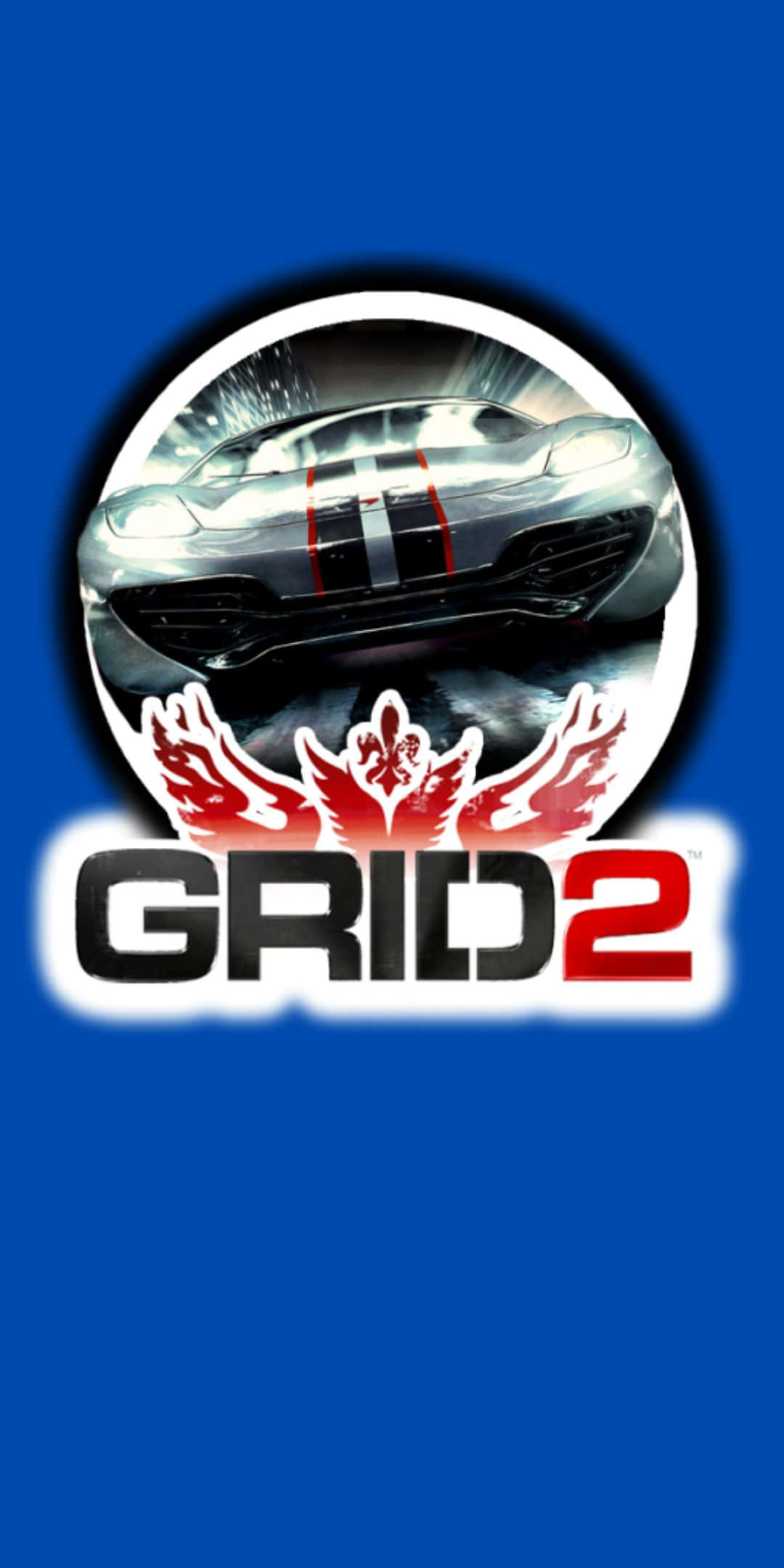 games 桌布 壁紙 — 一輛帶有紅色條紋的時尚銀色賽車在圓形聚光燈下，在充滿活力的藍色背景上向前飛馳。
