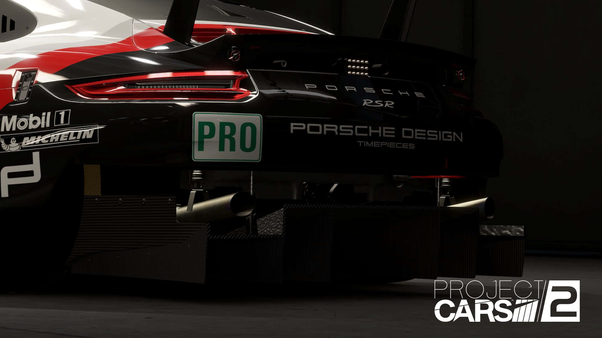 1920x1080 Project Cars 桌布 壁紙 — 一輛帶有紅色點綴和贊助商貼紙的時尚黑色保時捷911 RSR賽車，從後方四分之三角度展示在光線昏暗的車庫中。