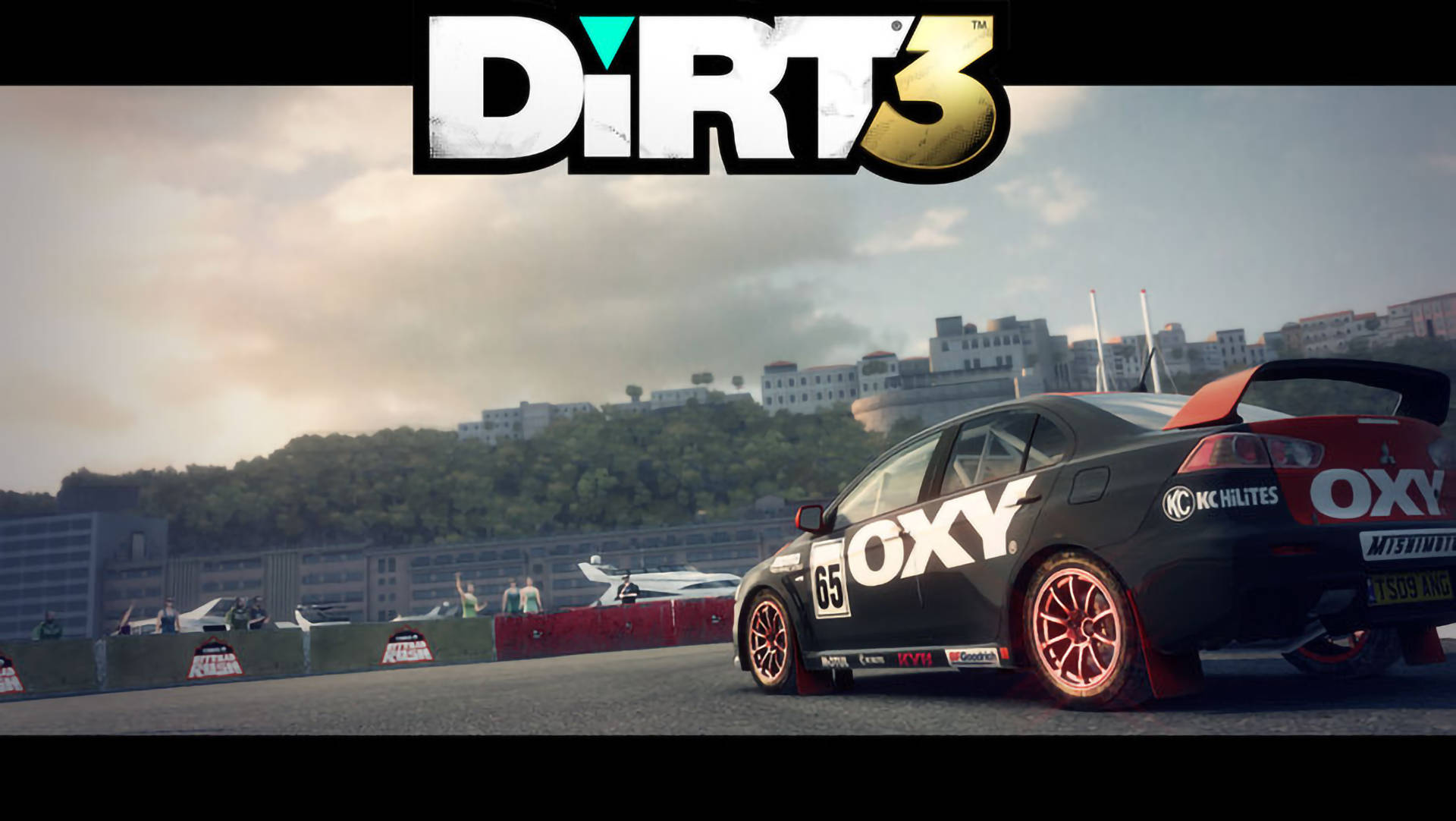 Dirt 3 桌布 壁紙 — 一輛帶有紅色點綴的黑色拉力賽車在沿海賽道上飄移，上方懸浮著 'DiRT 3' 標誌。