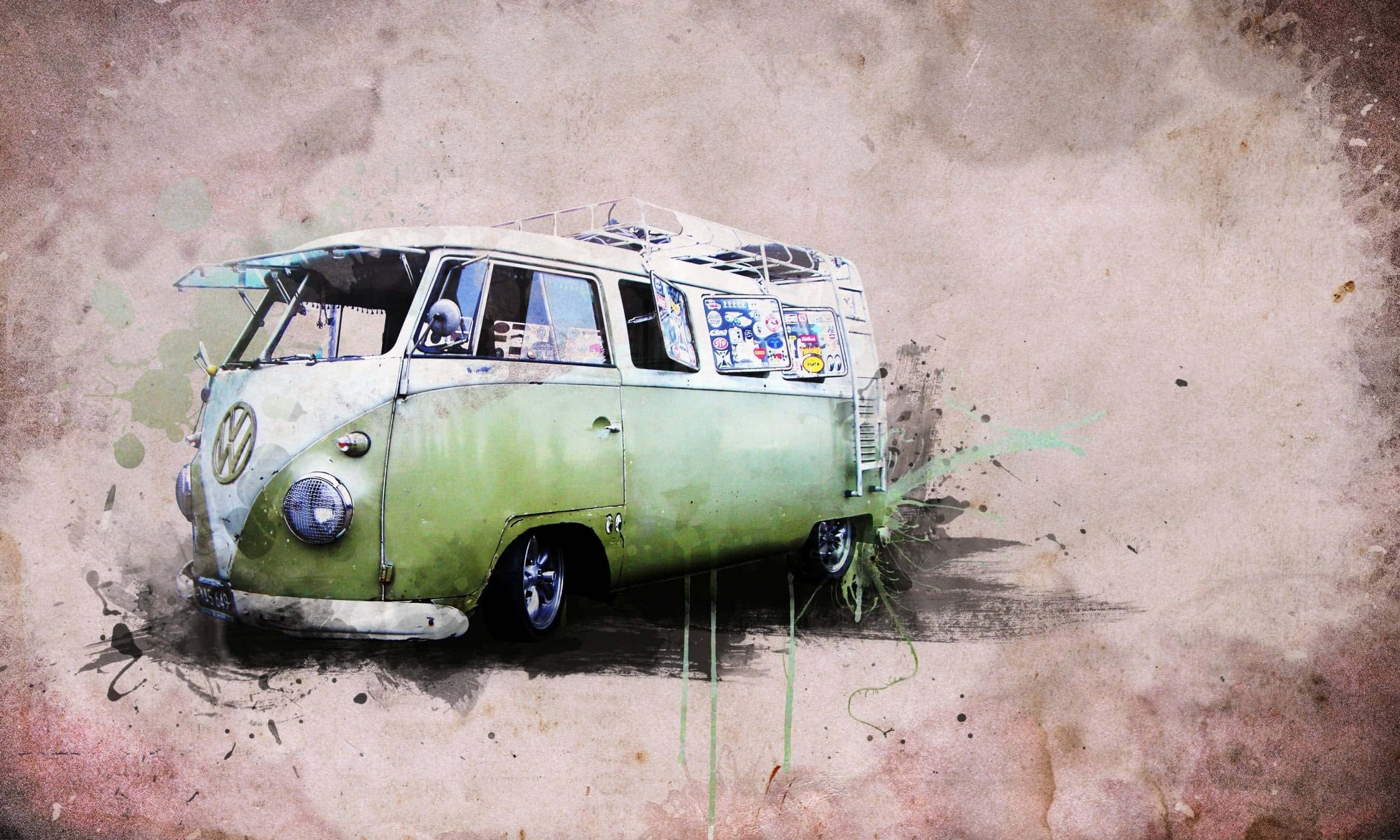 Hippie 桌布 壁紙 — 一輛帶有衝浪板和貼紙的復古綠色福斯廂型車，放置在帶有水彩潑濺的紋理粗糙背景上。