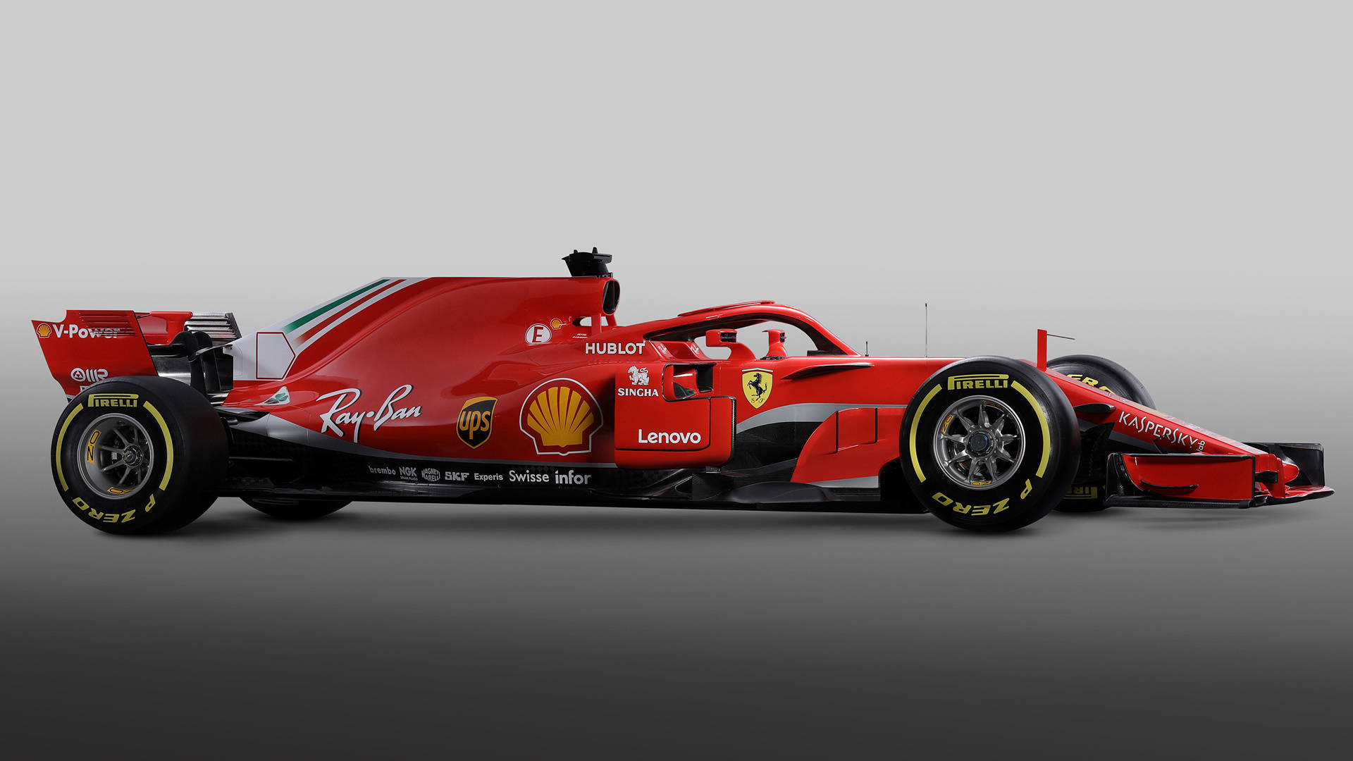 ferrari f1 2018 桌布 壁紙 — 一輛帶有贊助商標誌的時尚紅色法拉利一級方程式賽車，在灰色中性工作室背景中以側面輪廓展示。