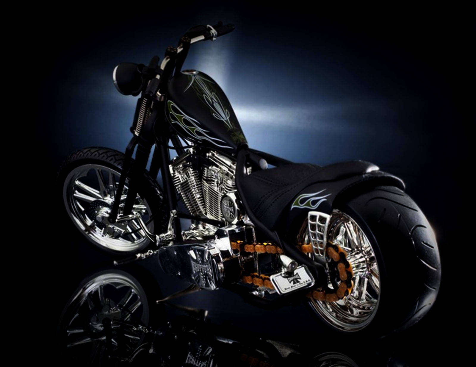 Choppers 桌布 壁紙 — 一輛帶有鍍鉻裝飾和火焰貼紙的訂製chopper機車，在黑暗背景下的戲劇性工作室燈光中閃耀。