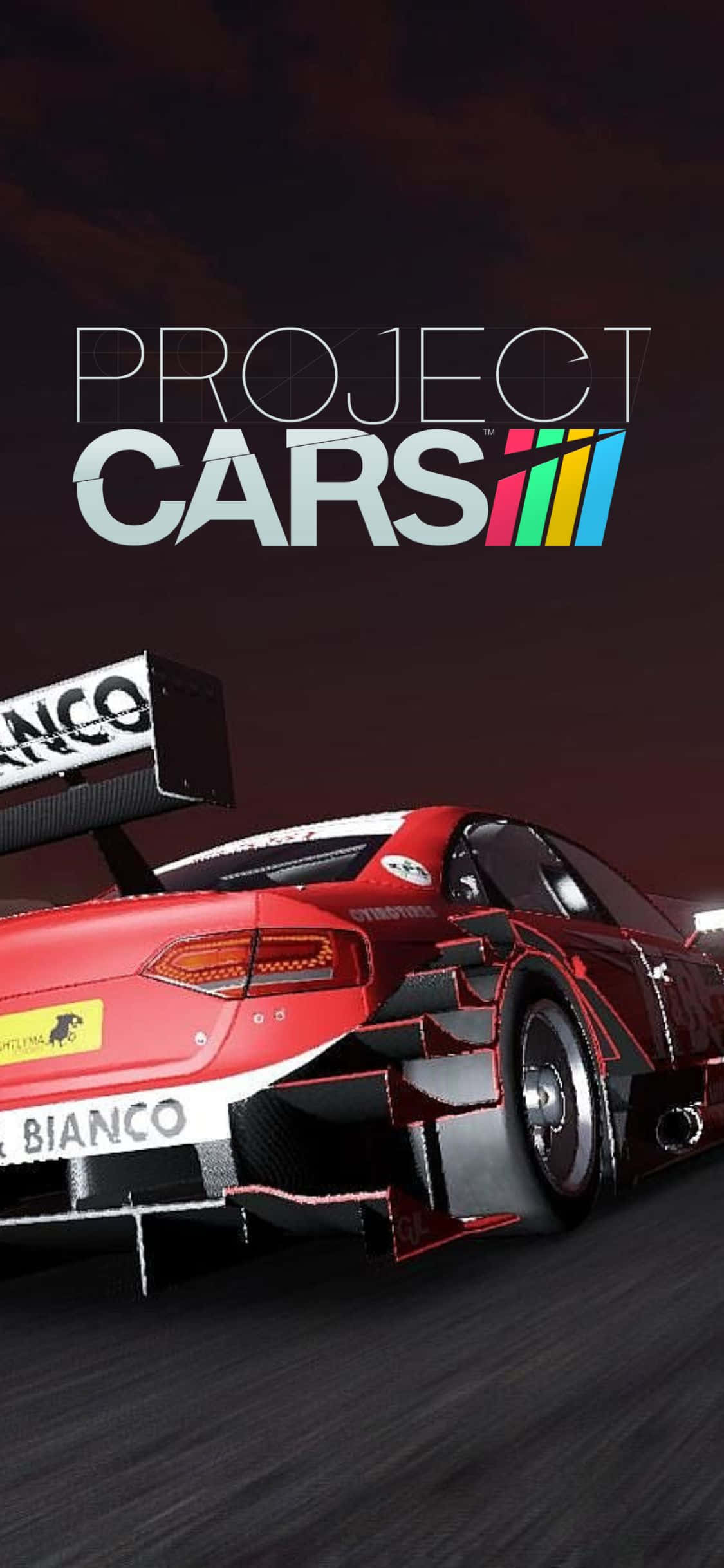 iPhone Xs Project Cars 桌布 壁紙 — 一輛帶有黑色空氣動力部件的紅色賽車在夜間於黑暗天空下疾馳，上方有「PROJECT CARS」標誌。