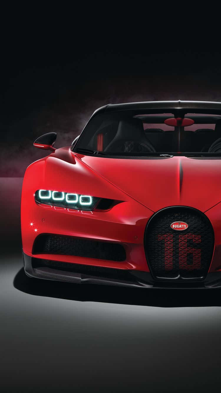 桌布 壁紙 — 一輛引人注目的紅色Bugatti Chiron Super Sport 300+，帶有發光的頭燈和「16」格柵，在戲劇性的工作室燈光下，以黑暗煙霧背景展示。