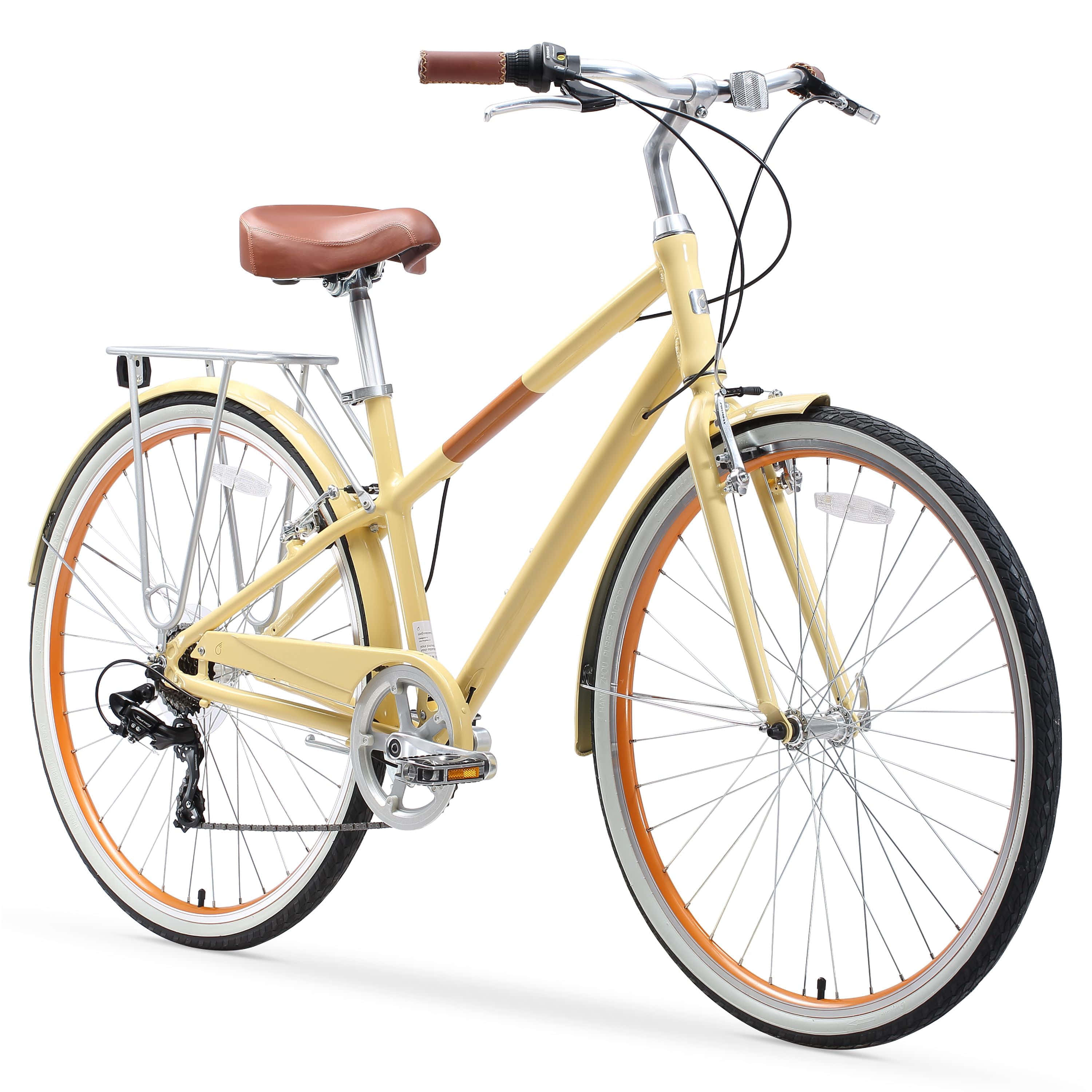 Bicycle 桌布 壁紙 — 一輛復古風格的奶油色自行車，配有橙色輪圈和棕色皮革座椅，立在潔淨的白色背景前。