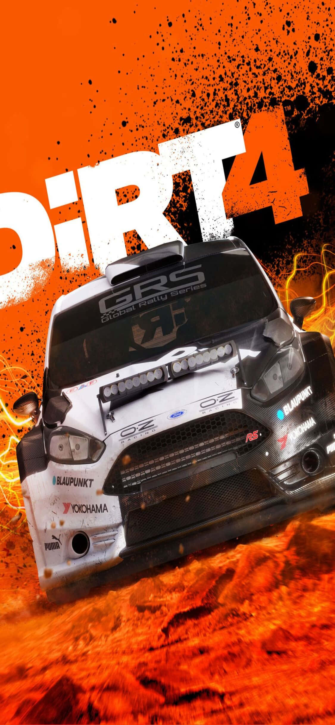 iPhone Xs Dirt Showdown 桌布 壁紙 — 一輛拉力賽車在熾熱的橙色地形中疾馳，火花四濺，背景為大膽的橙色。