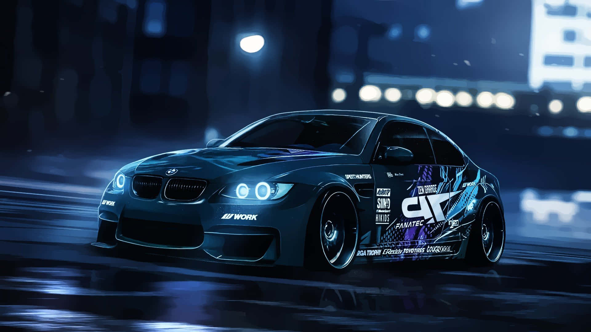 1920x1080 Bmw 桌布 壁紙 — 一輛改裝過的BMW甩尾車，車頭燈閃閃發光，在夜晚霓虹燈照亮的濕漉漉城市街道上奔馳。