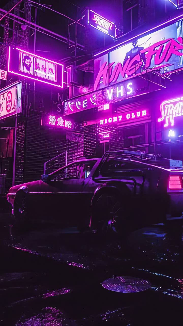 cyberpunk 2077 iPhone 桌布 壁紙 — 一輛時尚的DeLorean停泊在雨夜中發光的紫色霓虹燈牌下的Cyberpunk街道上。
